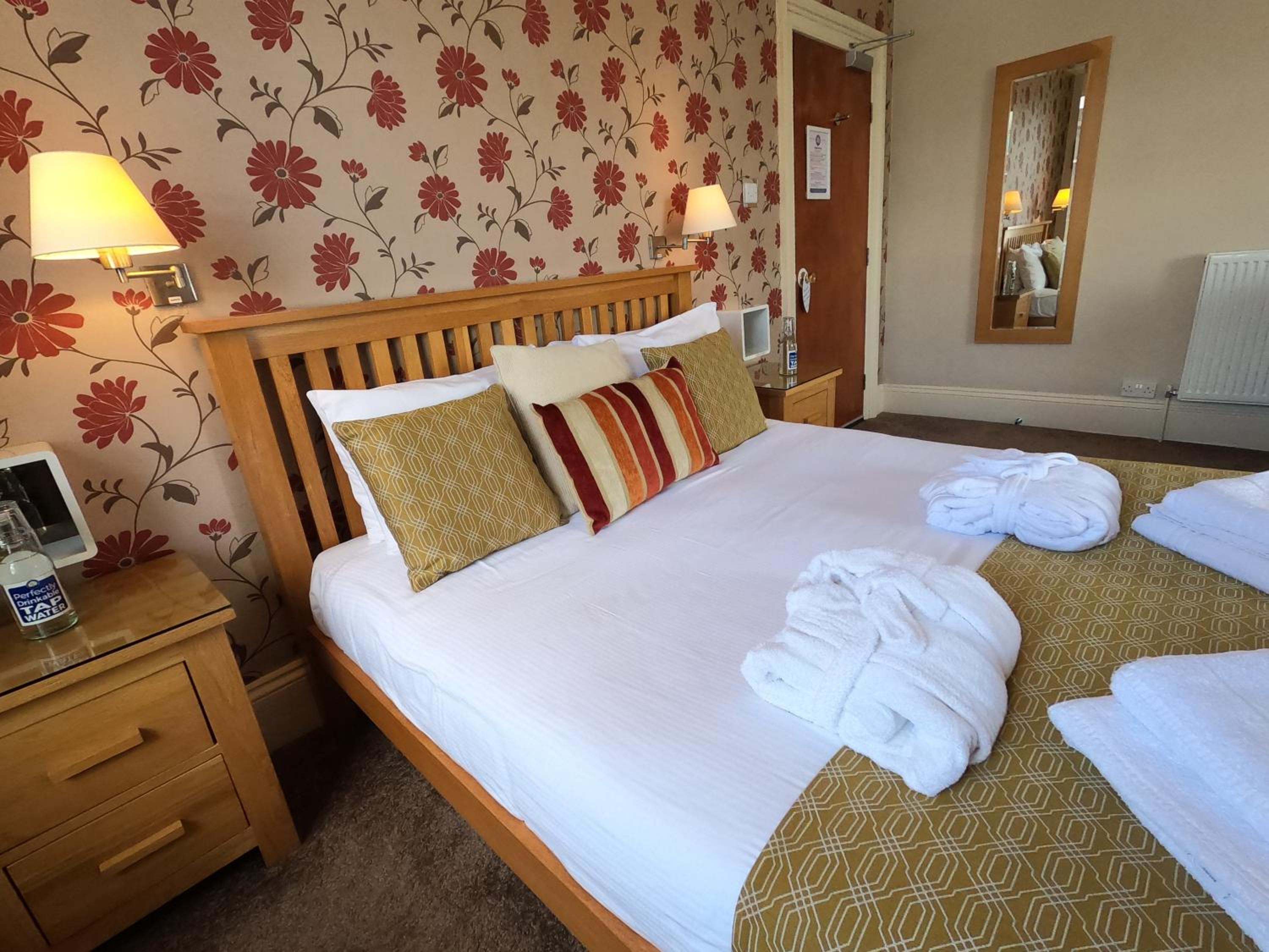 Deluxe Double Room with Pool View - Photo 5