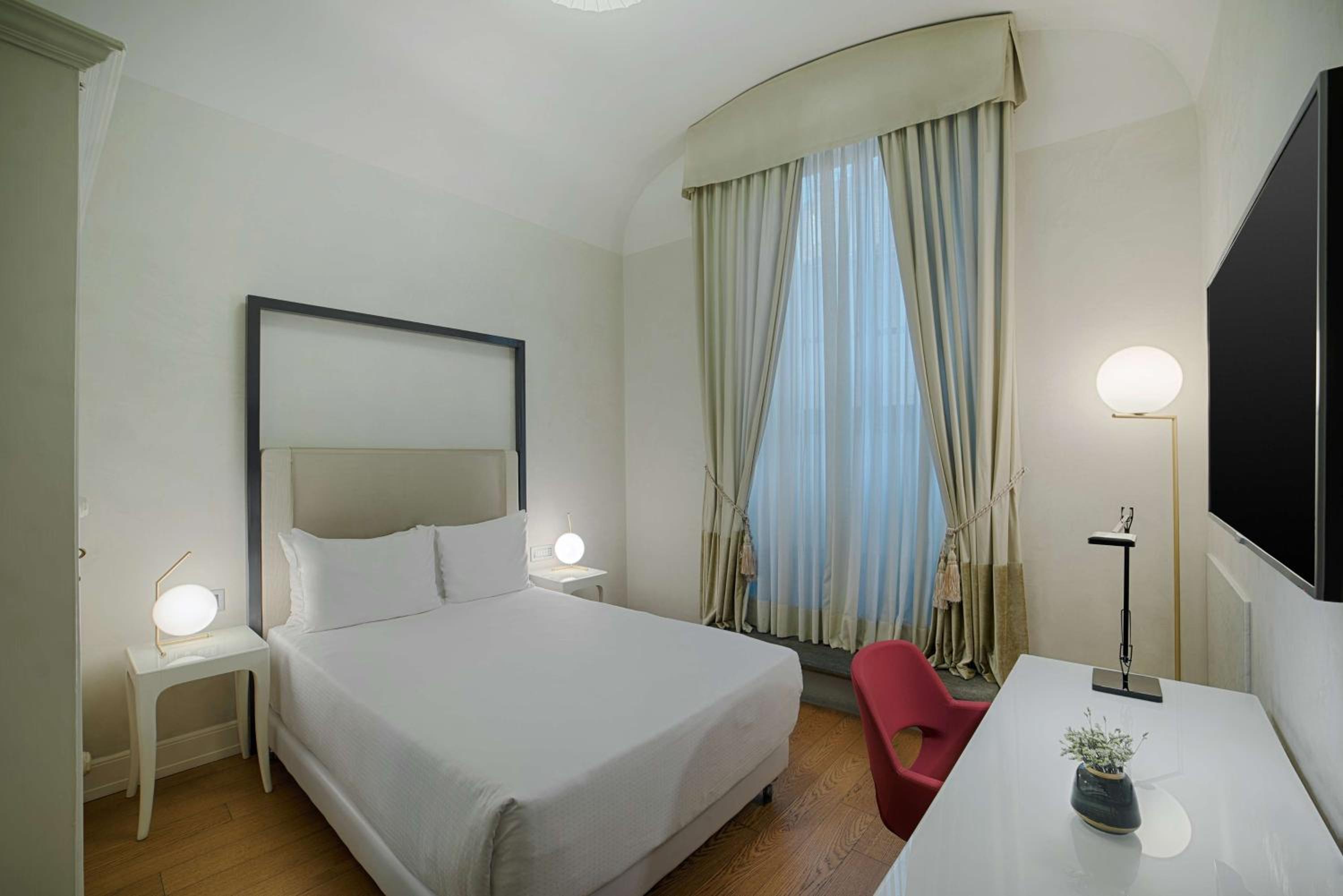 Superior Double Room thumbnail 5