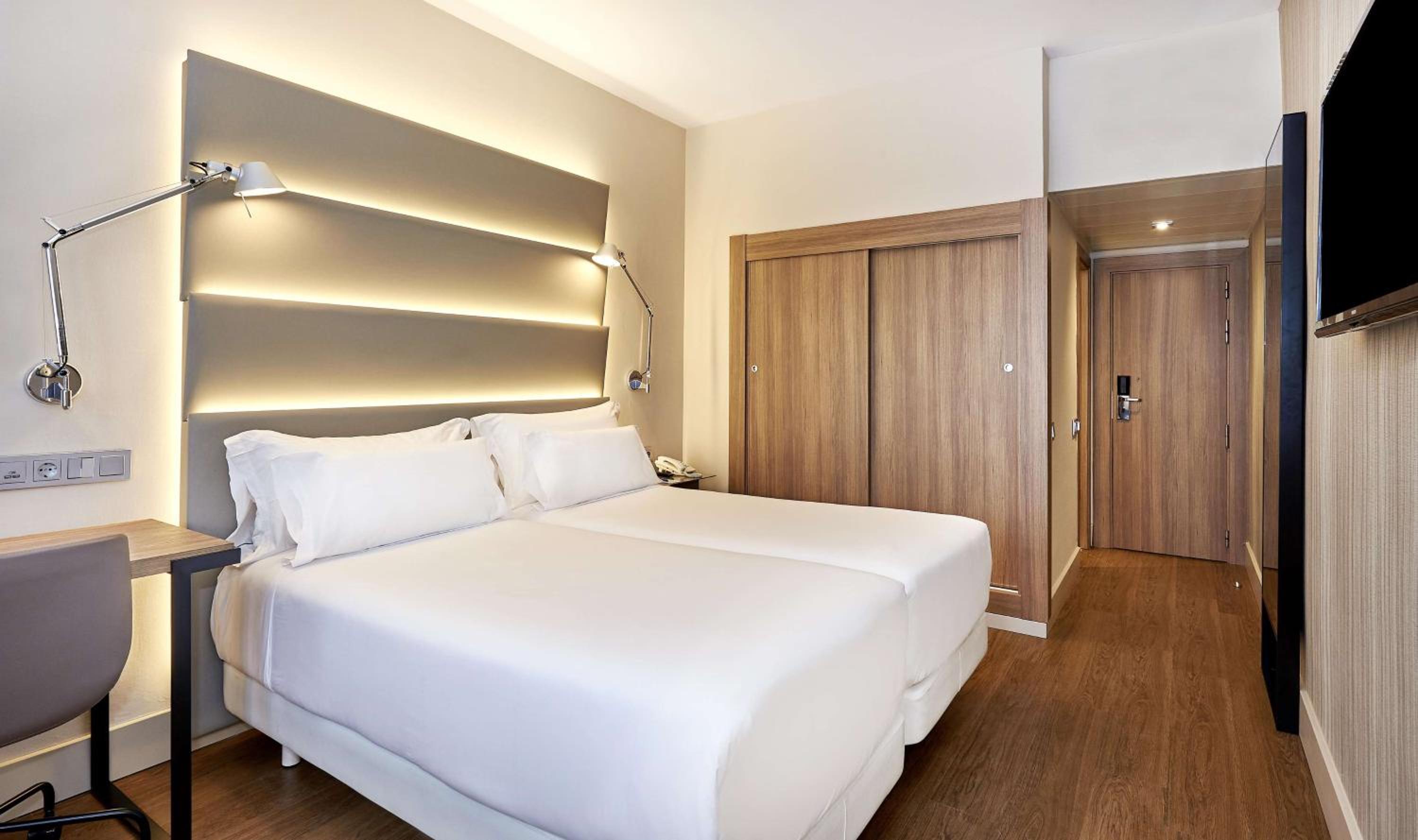 Double Room thumbnail 6