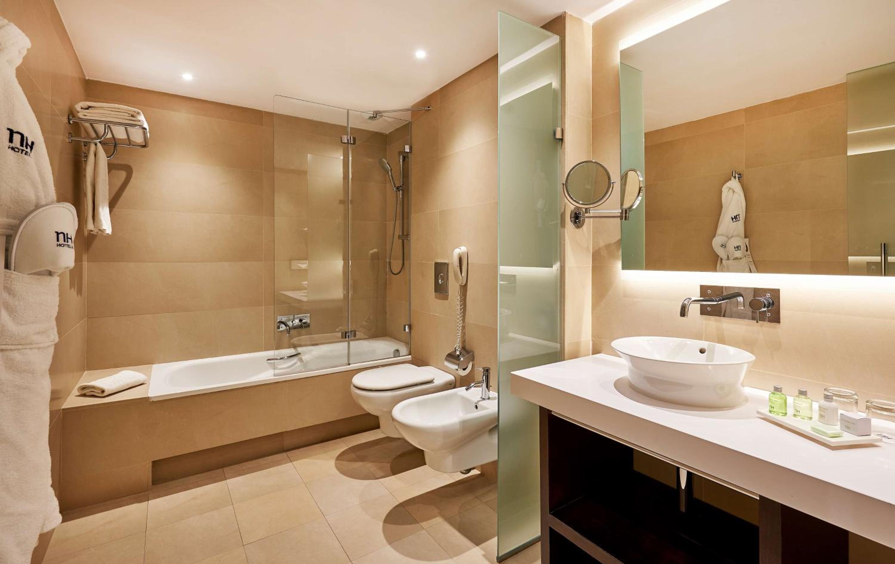 Superior Double or Twin Room with Extra Bed (2 Adults + 1 Child) thumbnail 5