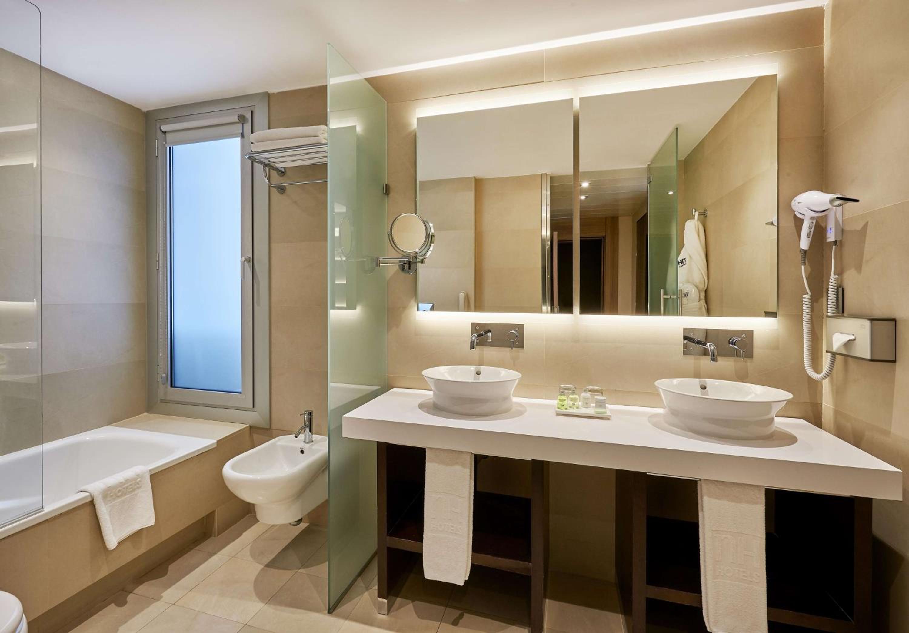 Junior Suite with Terrace thumbnail 6