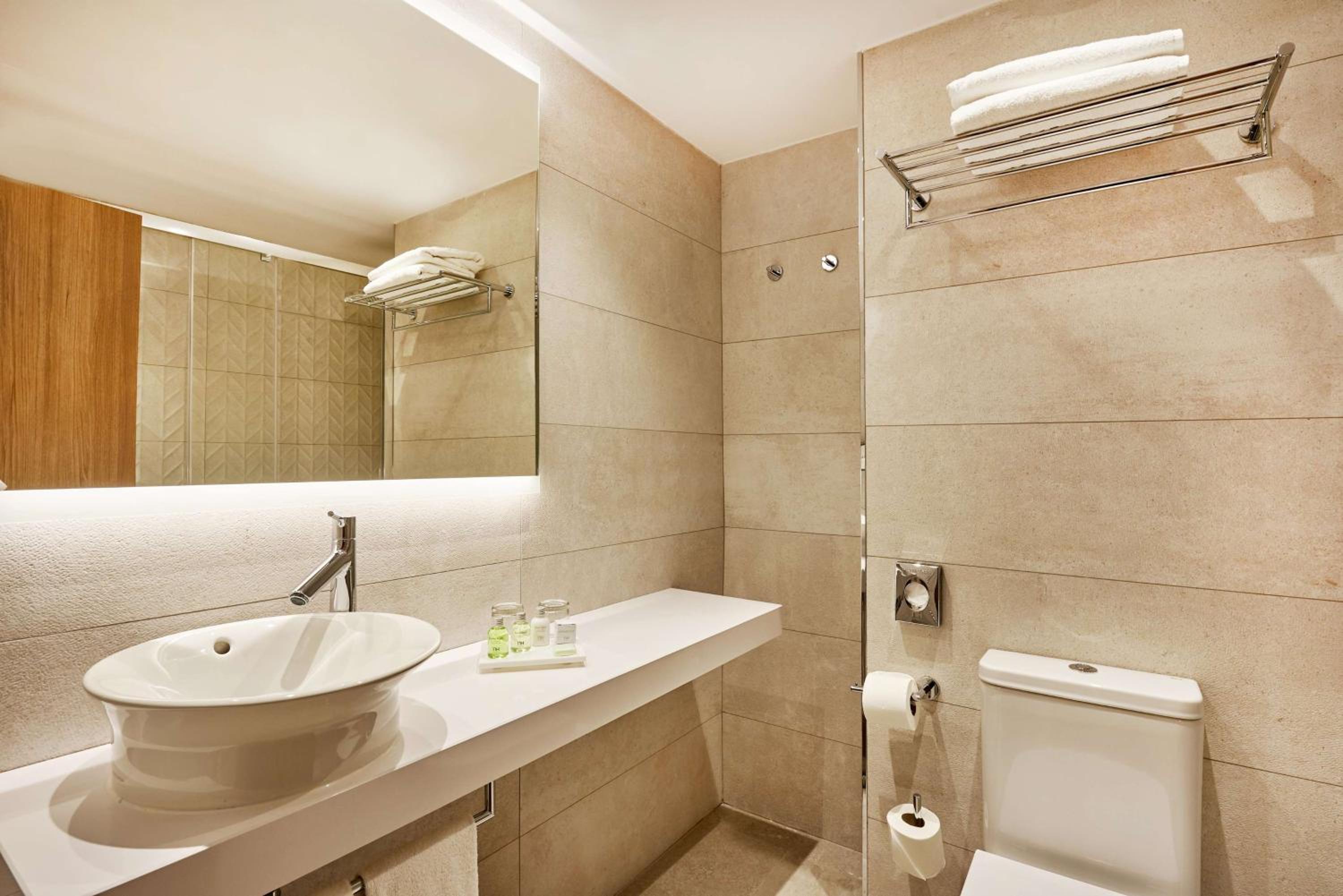 Double Room thumbnail 5