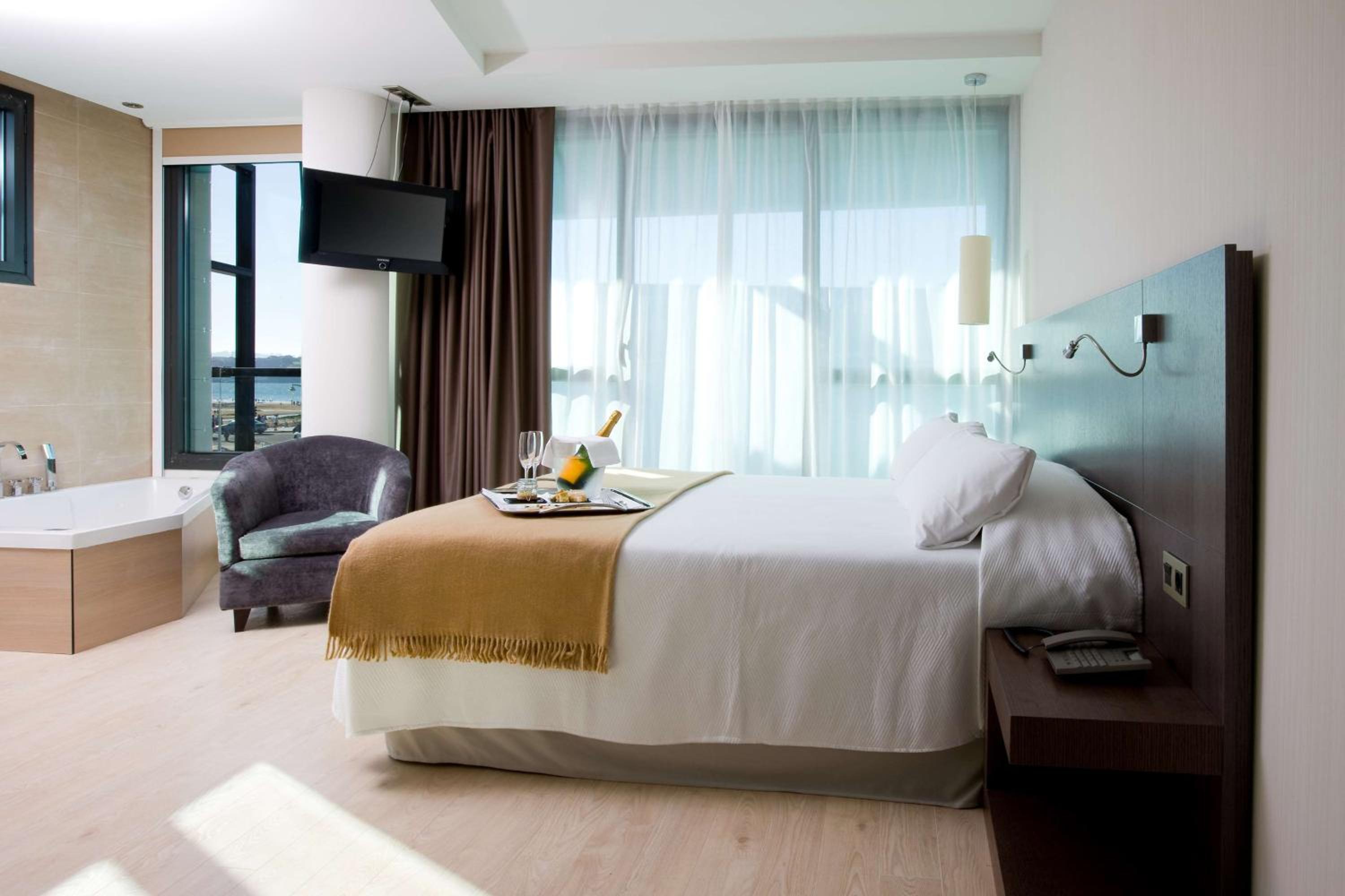 Family Adjoining Room (2 Adults + 2 Children) photo 2