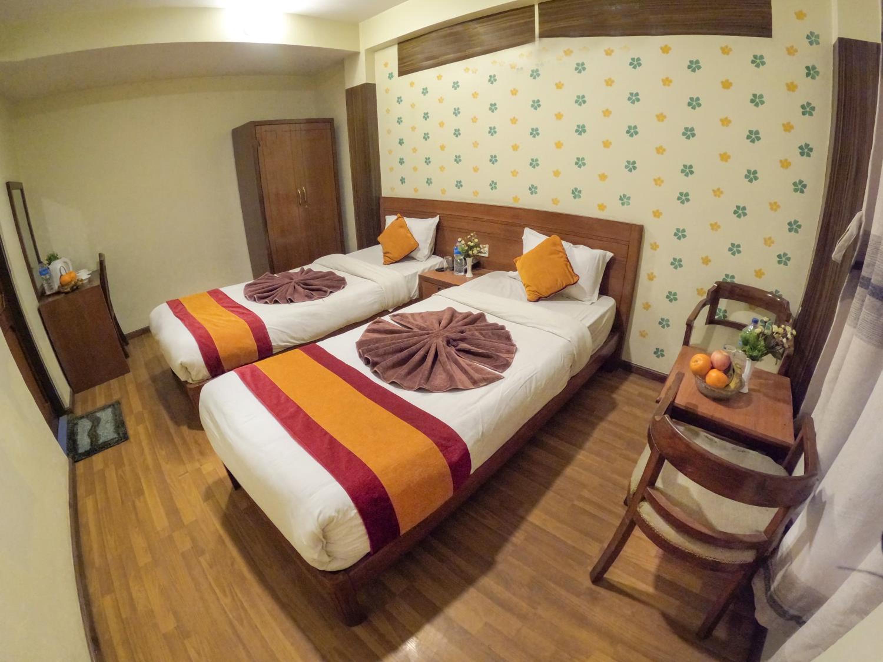 Double Room with Private Bathroom - Photo 22
