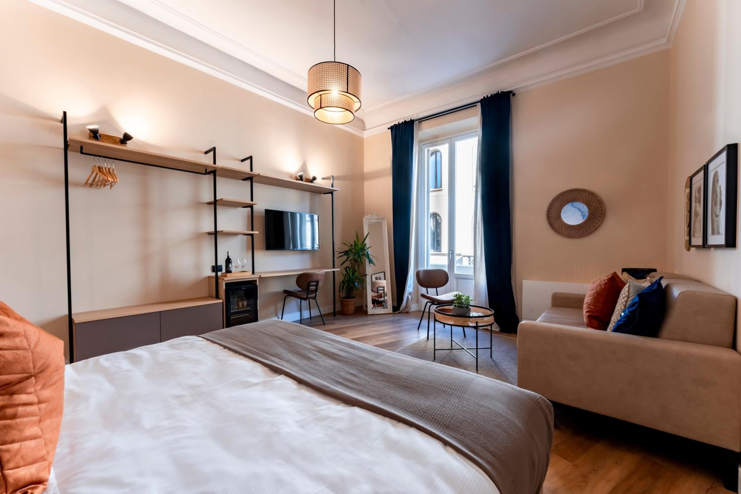 King Suite with Balcony photo 3
