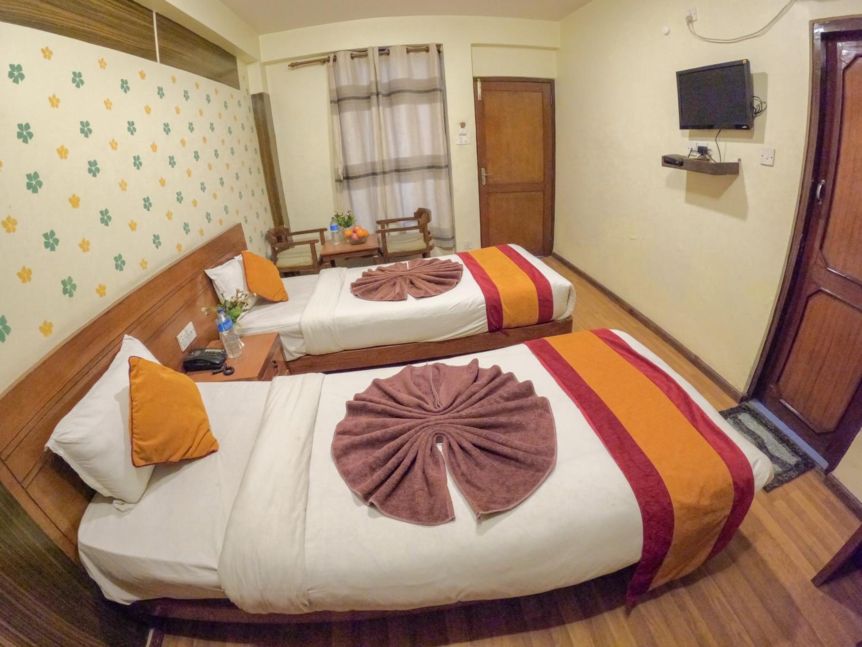 Double Room with Private Bathroom - Photo 23