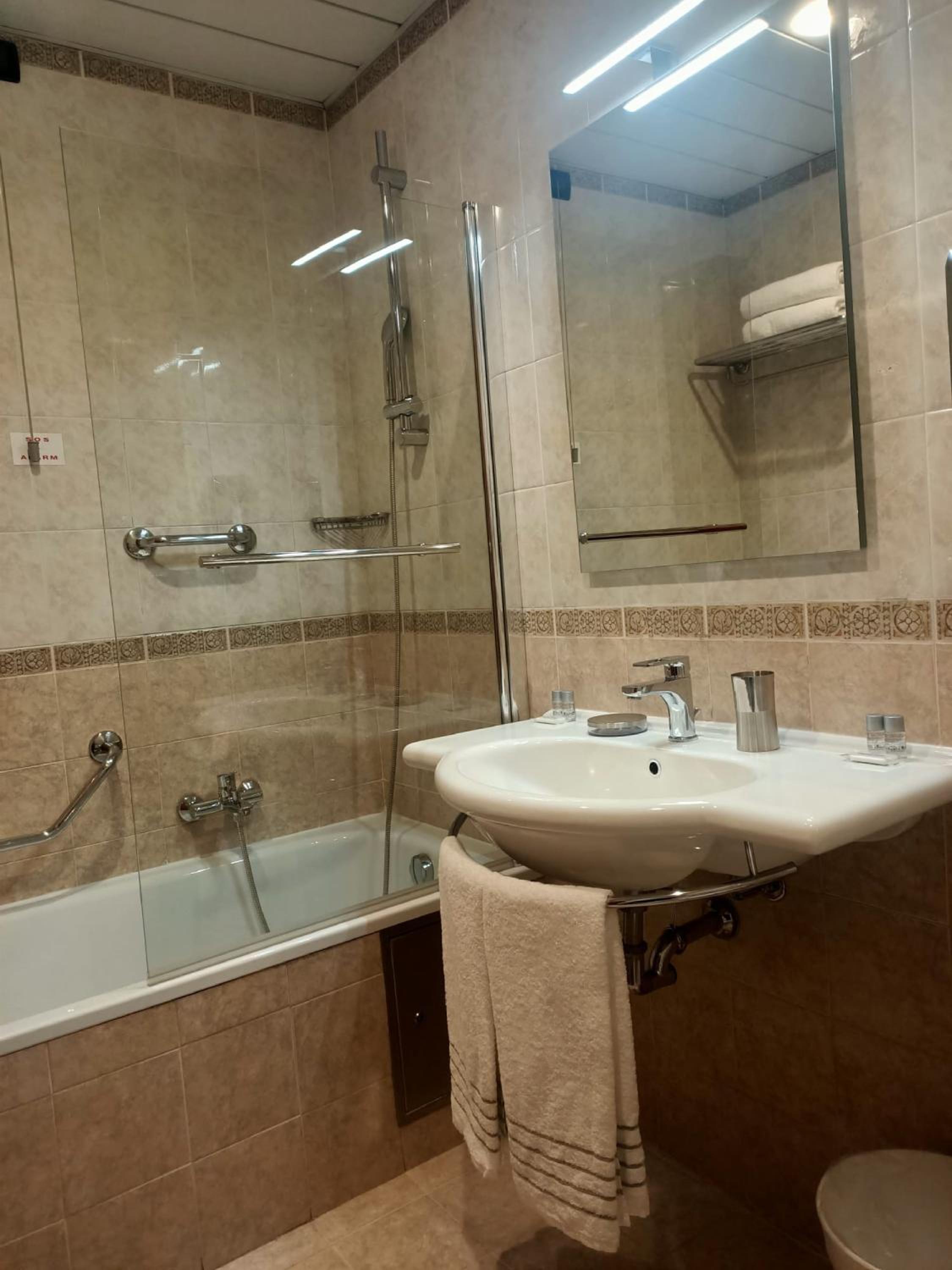 Double Room - Photo 5