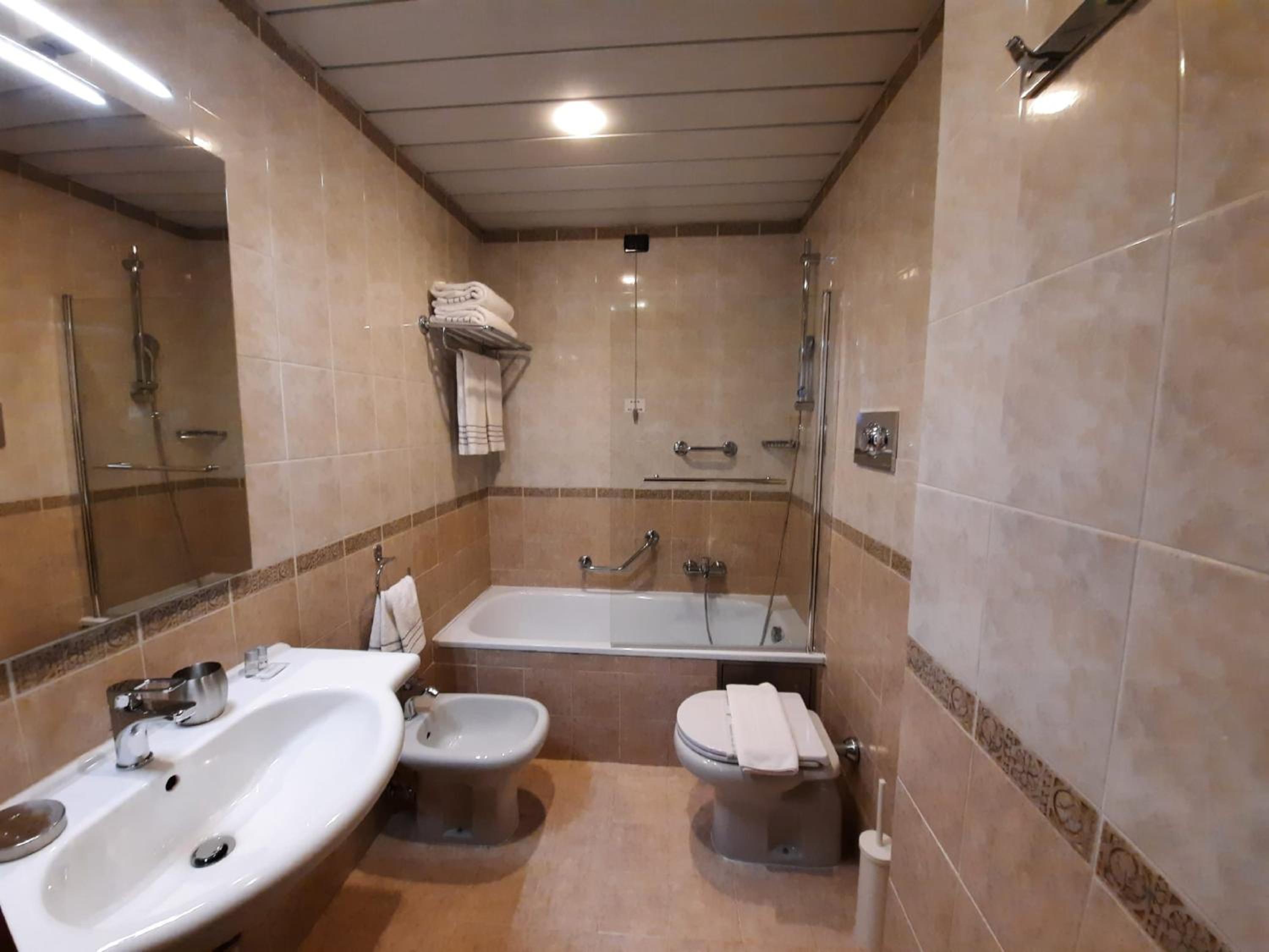Double Room - Photo 4