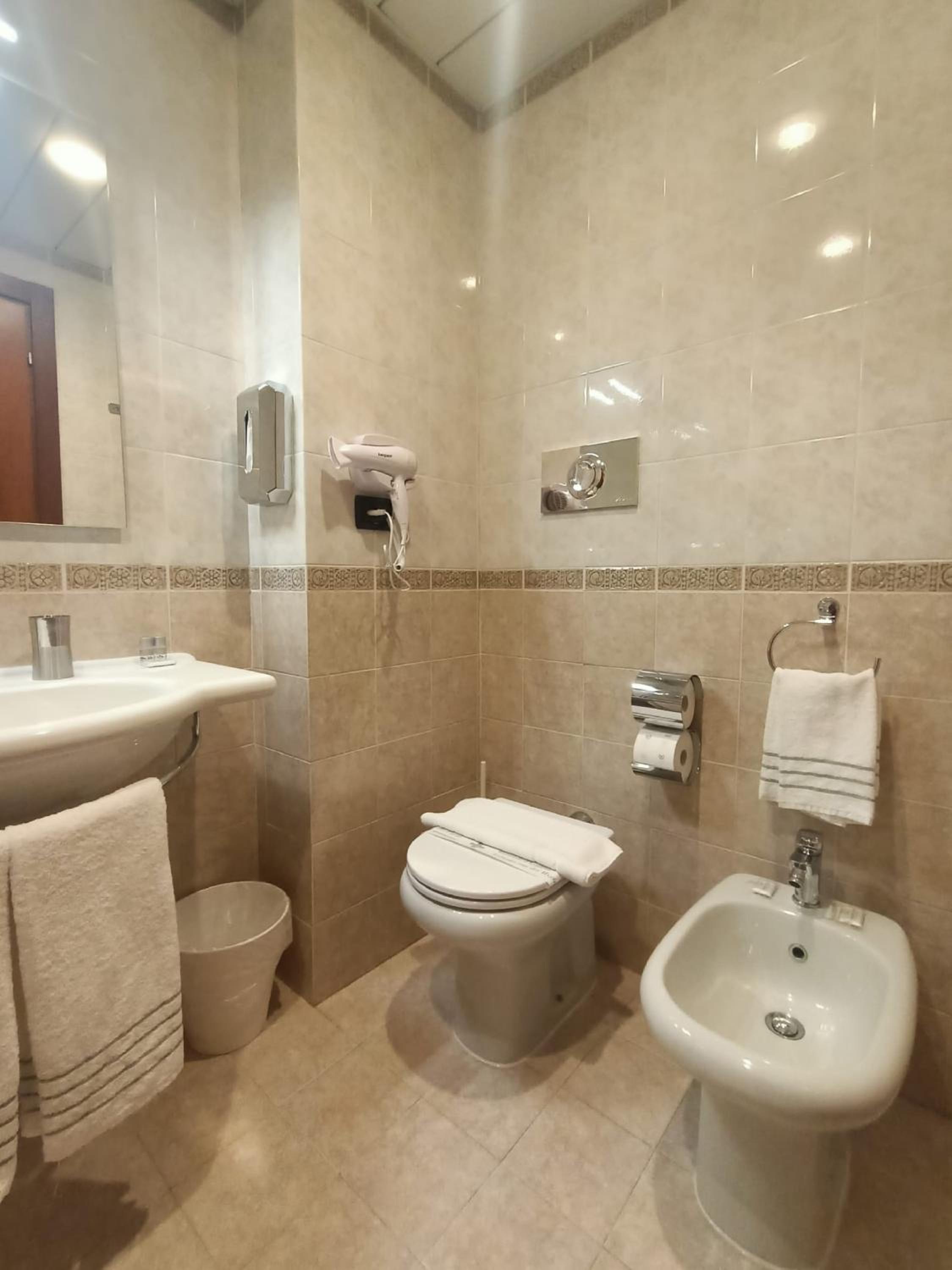 Double Room - Photo 3