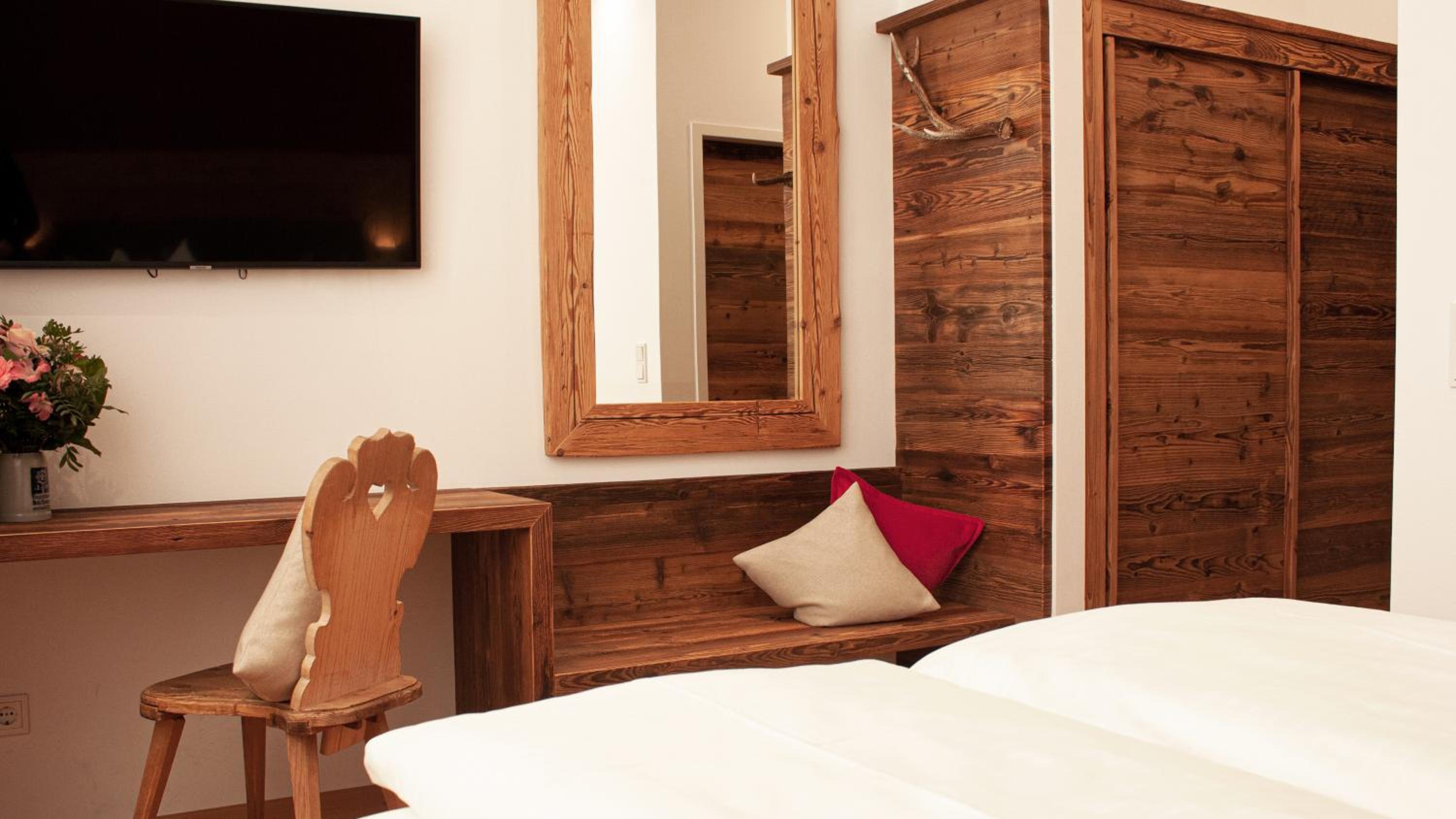 Deluxe Room - Photo 6