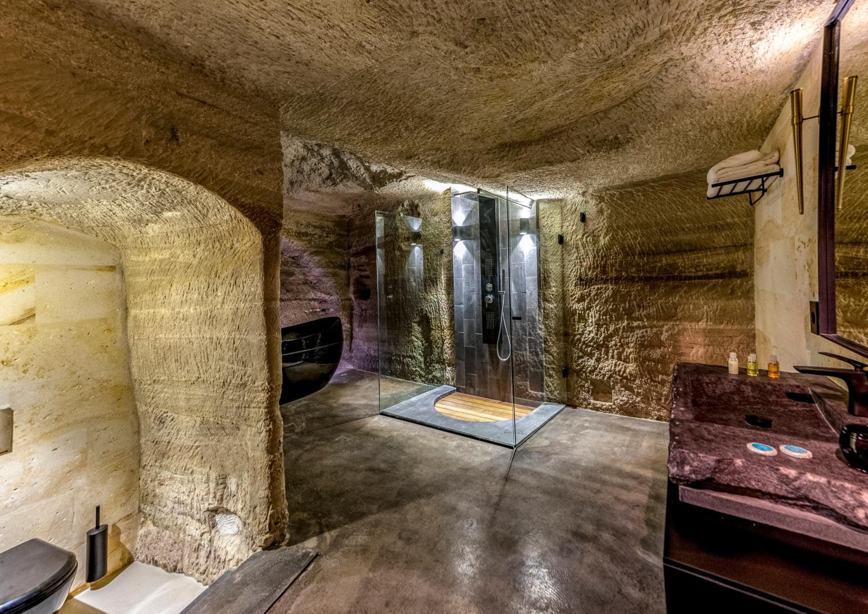 Stone Suite with Cave Bath - Photo 7
