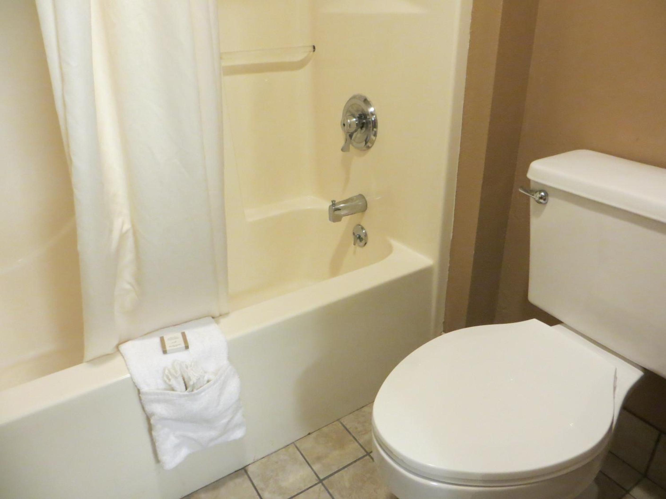 King Room - Non-Smoking - Photo 5