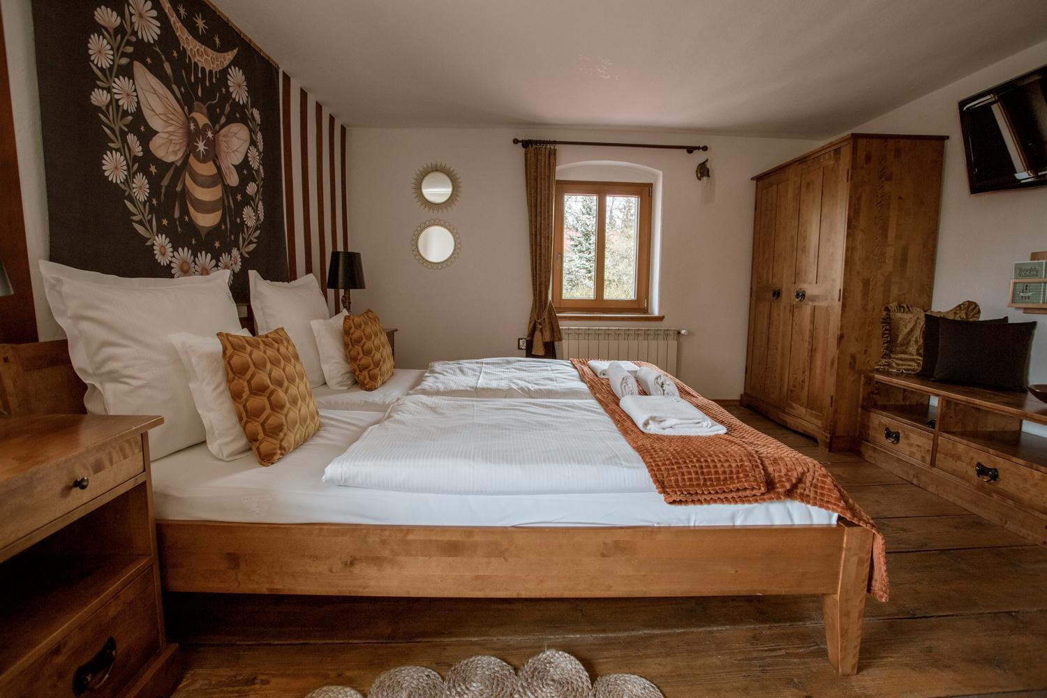 Suite with Mountain View - Photo 13