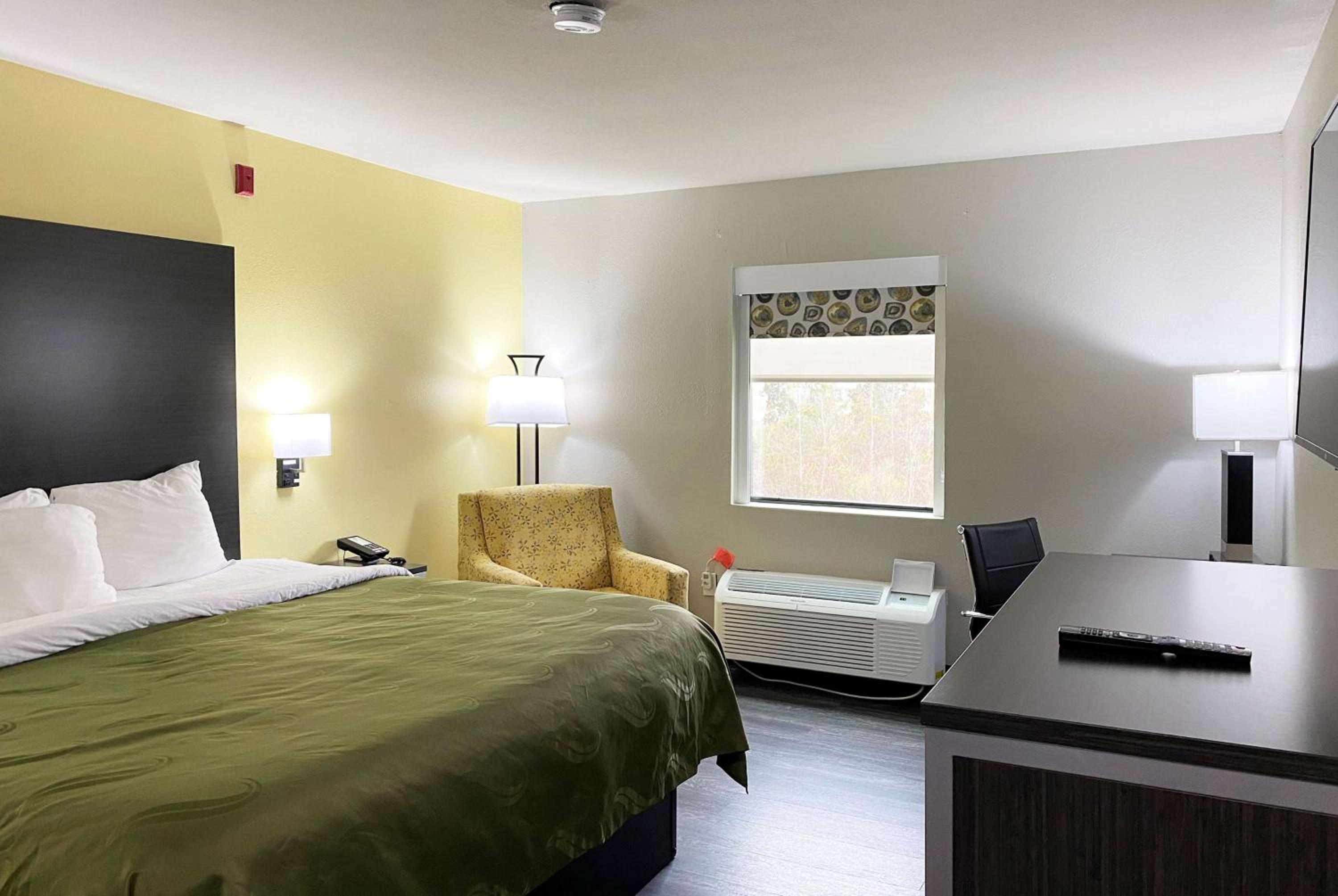 King Room - Non-Smoking - Photo 3