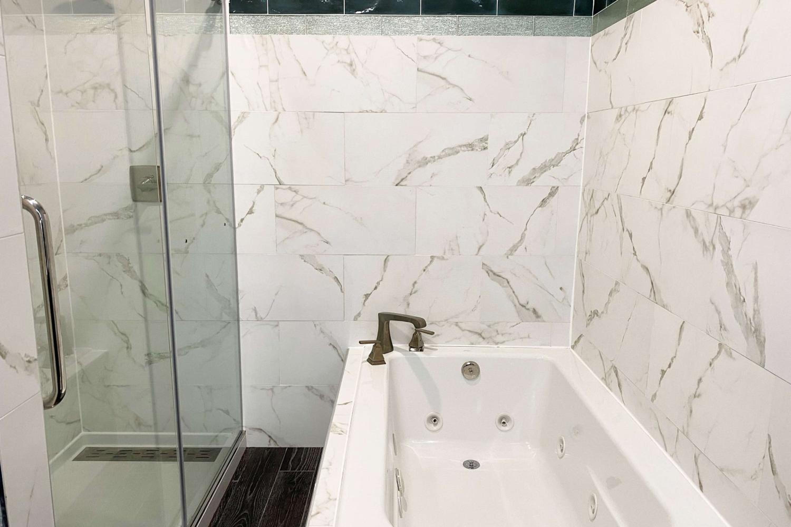 King Room with Jacuzzi  - Photo 1