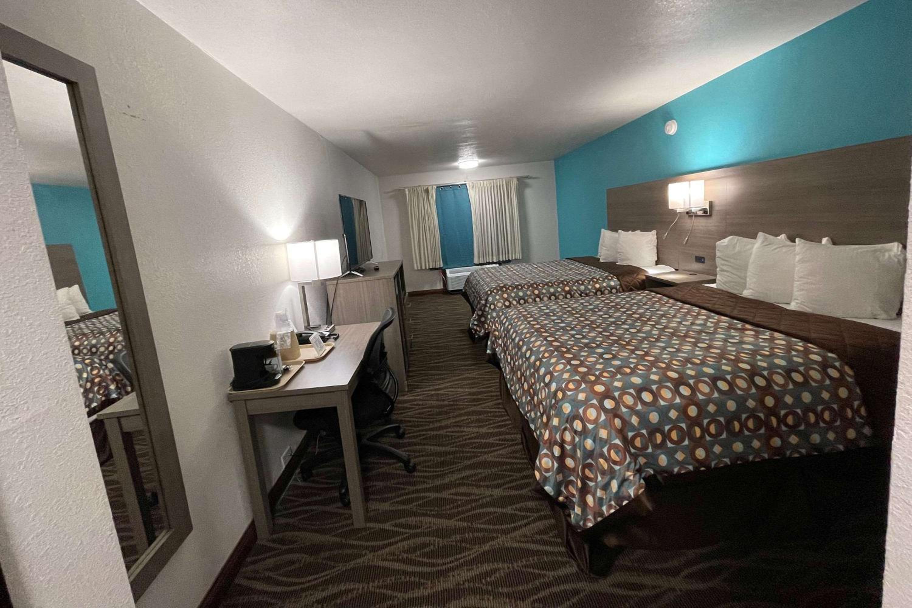 2 Queen Beds, Dog-Friendly, Non-Smoking - Photo 7