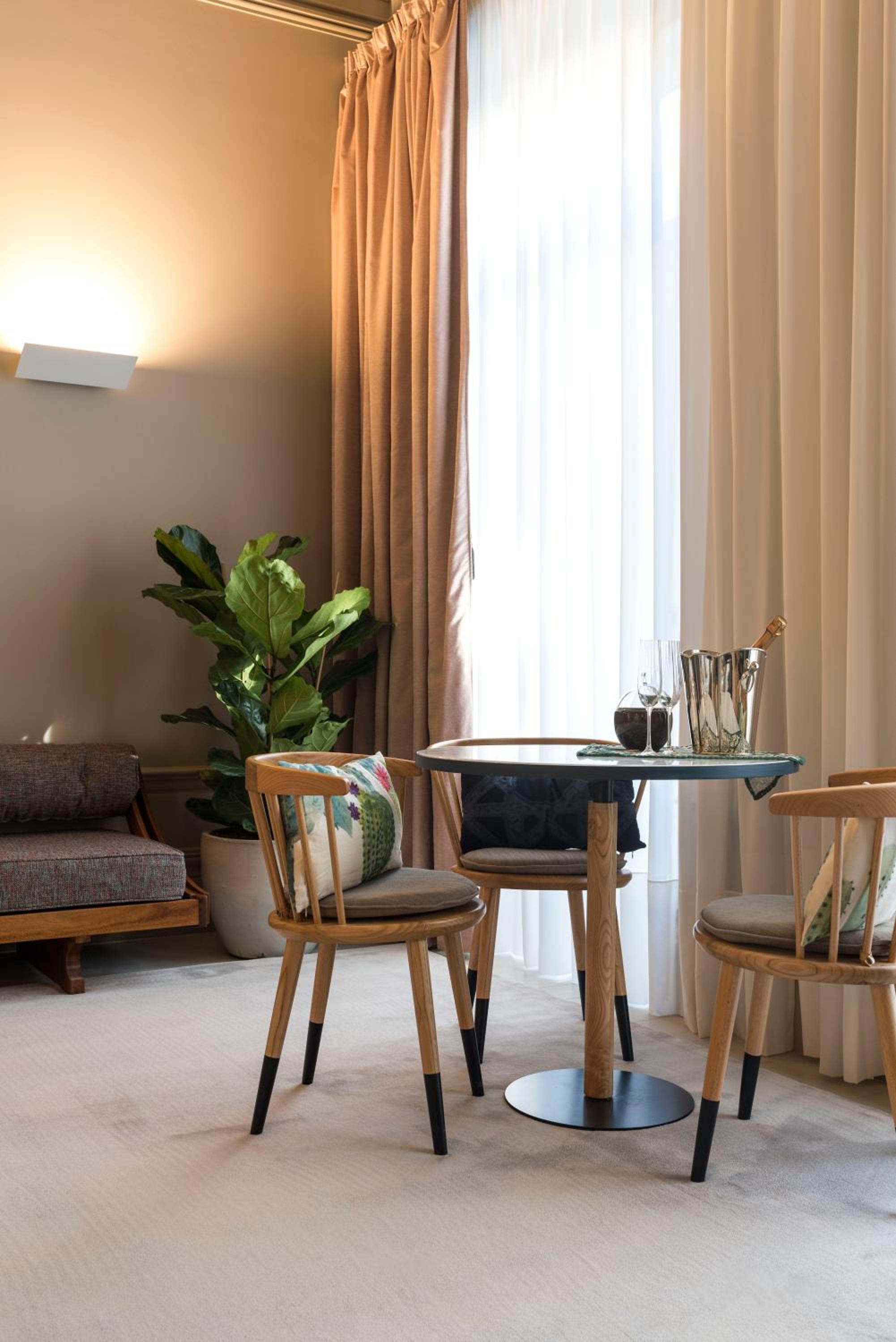 Suite - Photo 3