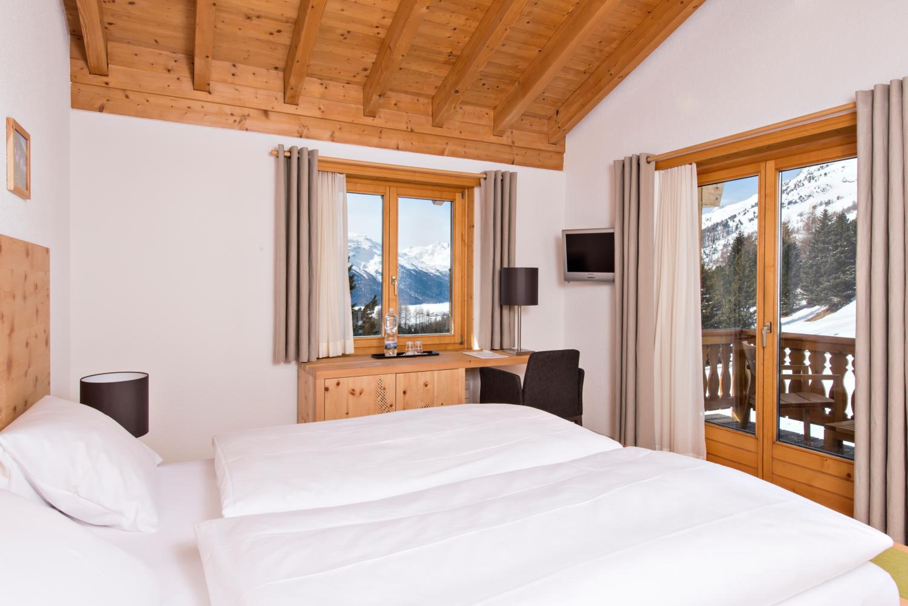 Double Room with Balcony - Photo 7