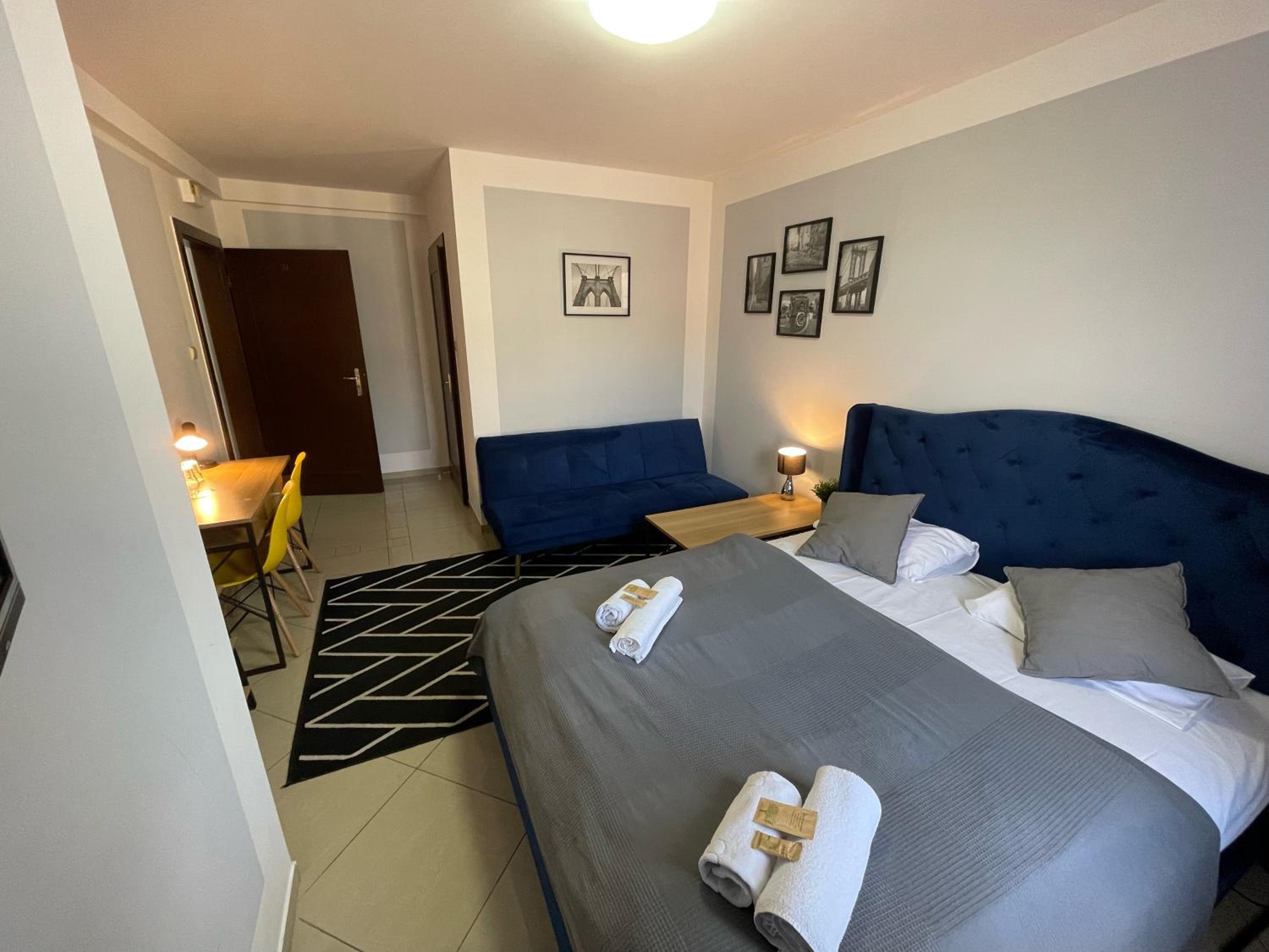 Double Room with Extra Bed and Balcony photo 3