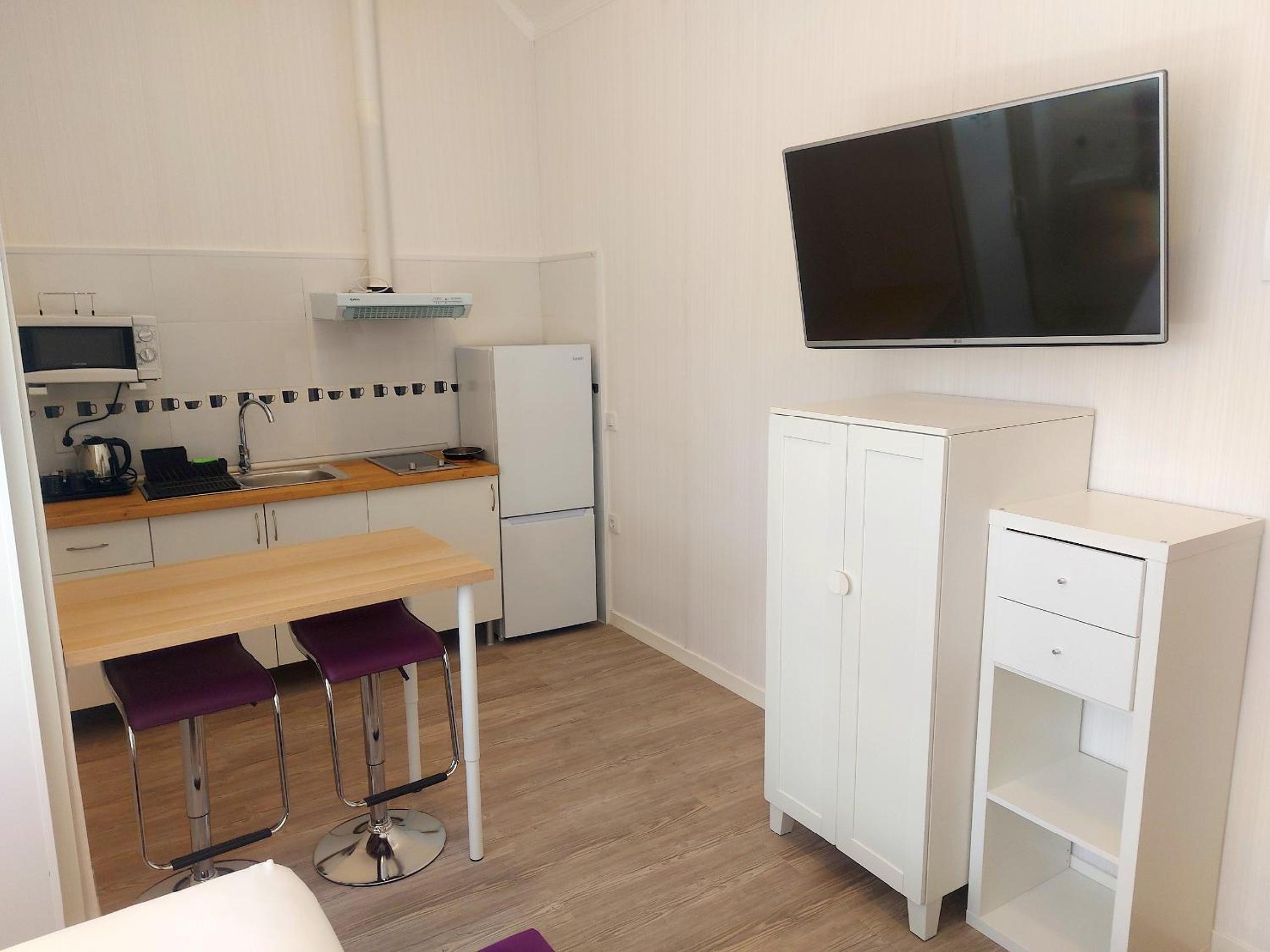 One-Bedroom Apartment - Photo 2