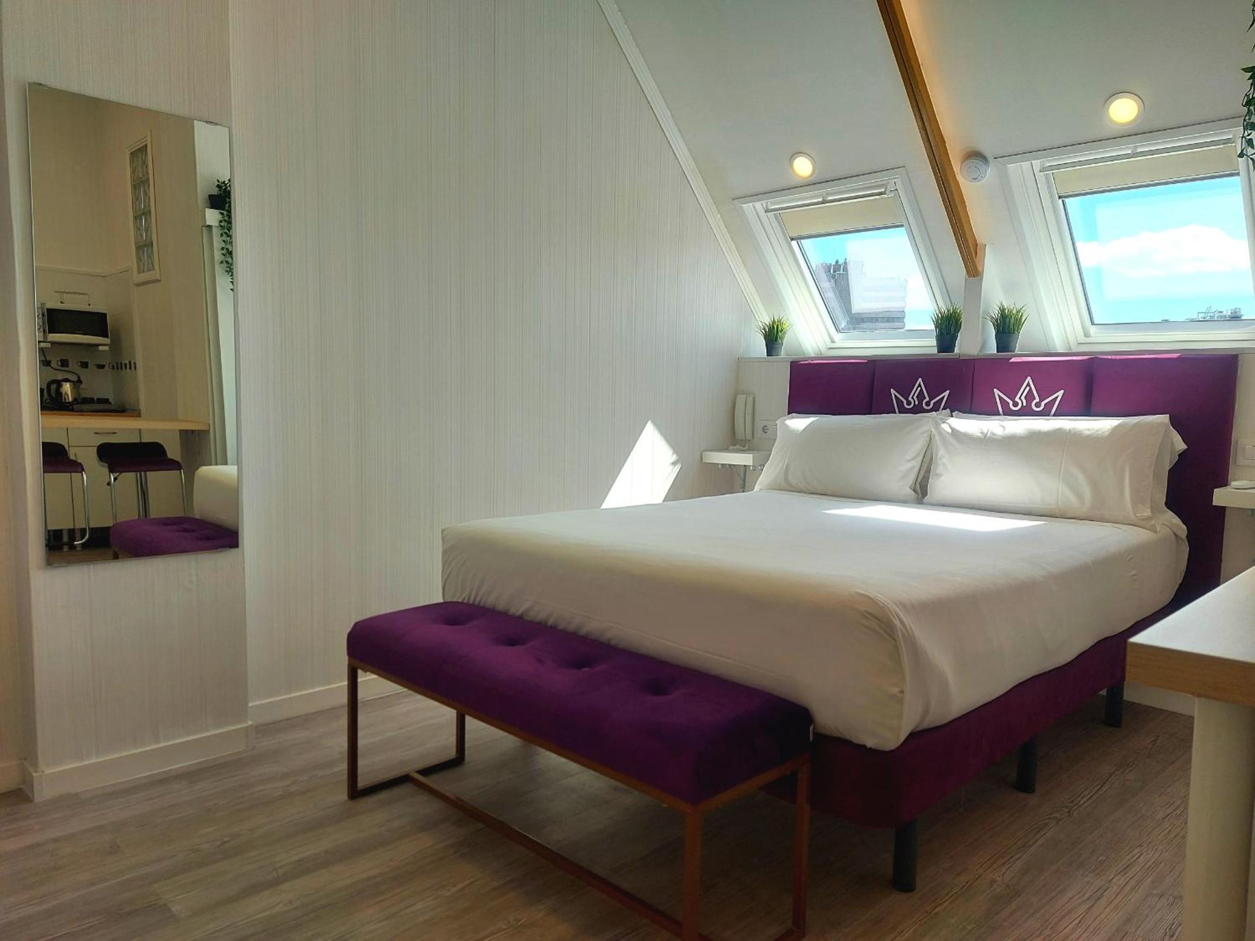 One-Bedroom Apartment - Photo 3