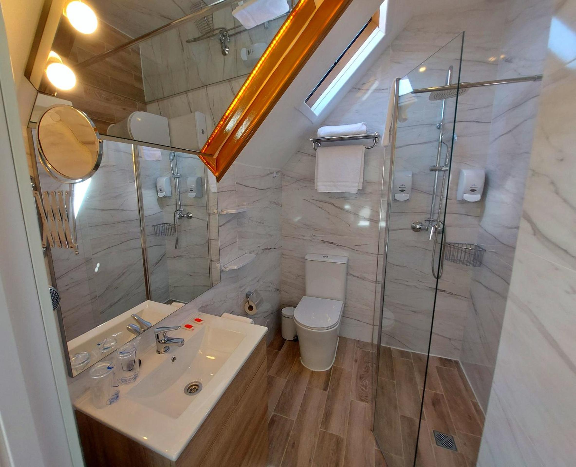 One-Bedroom Apartment - Photo 4