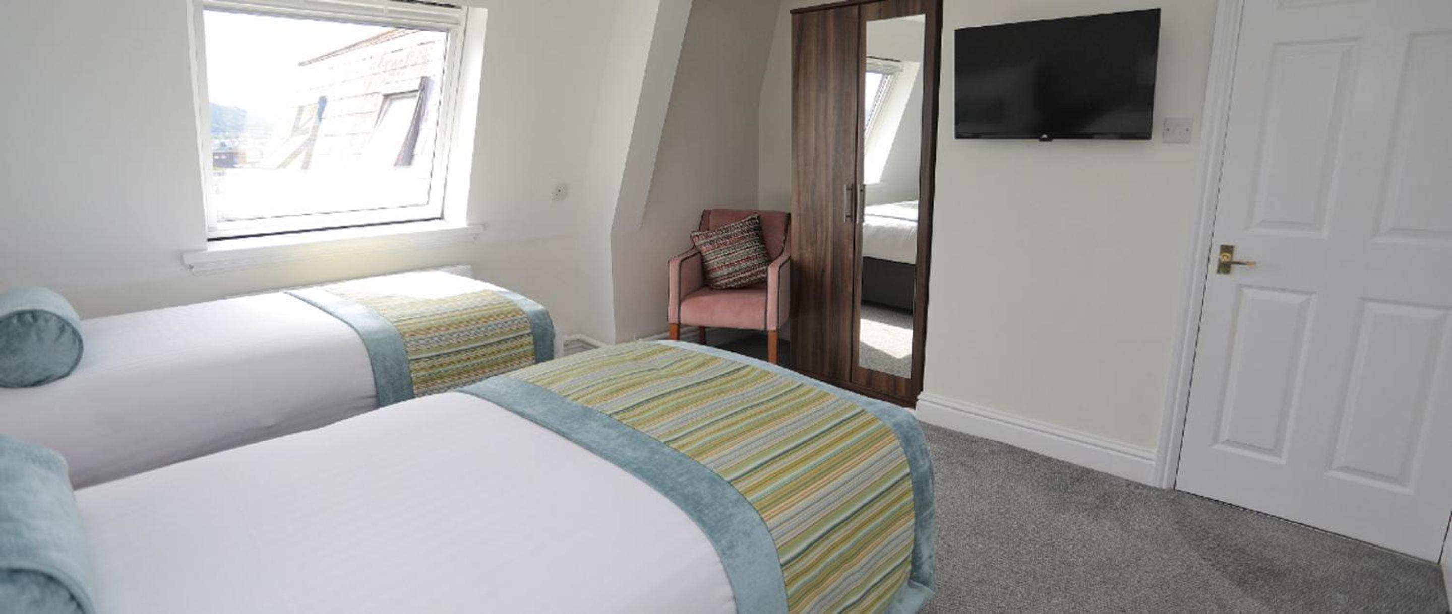 Twin Room - Photo 8