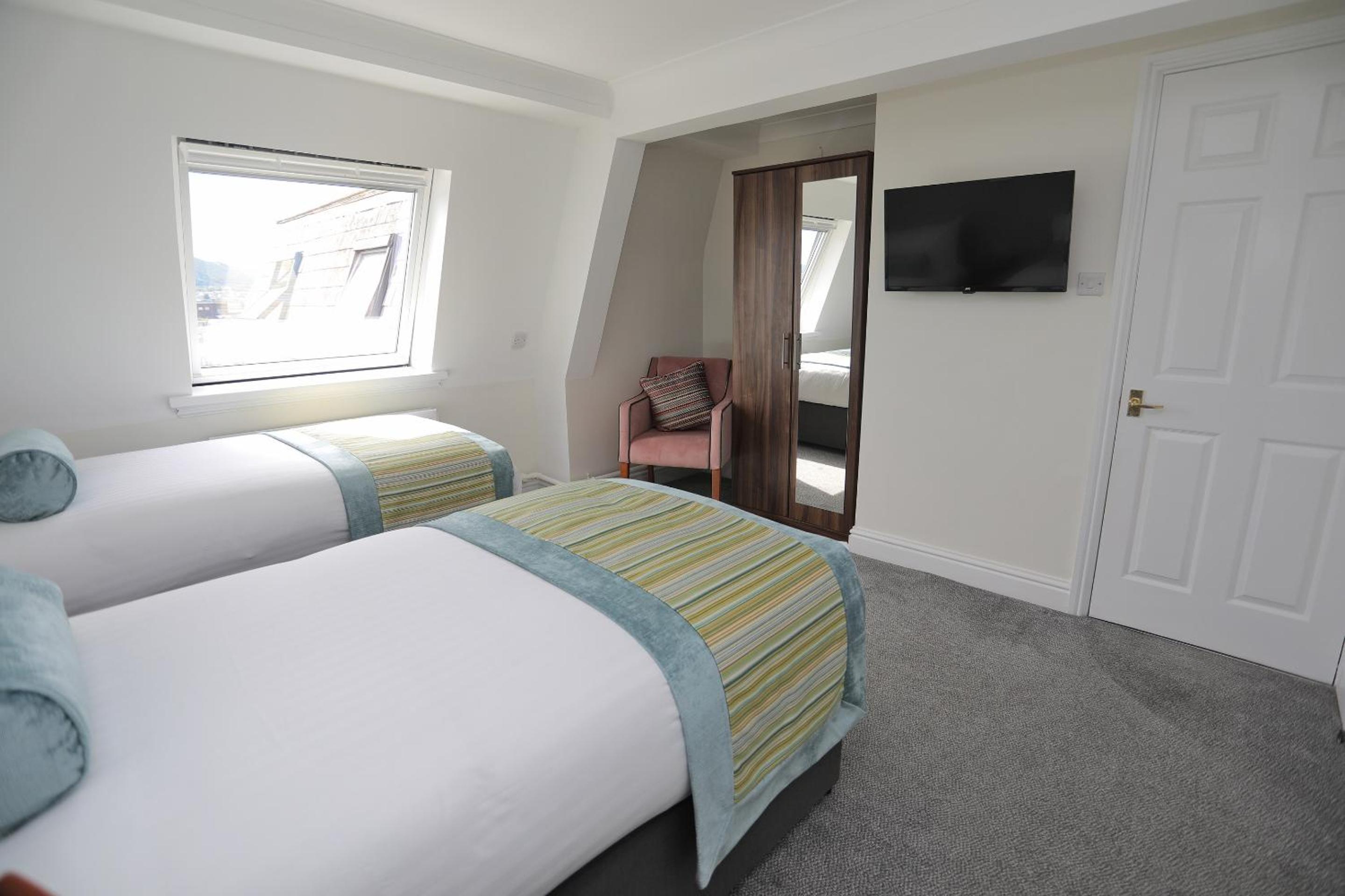 Twin Room - Photo 10