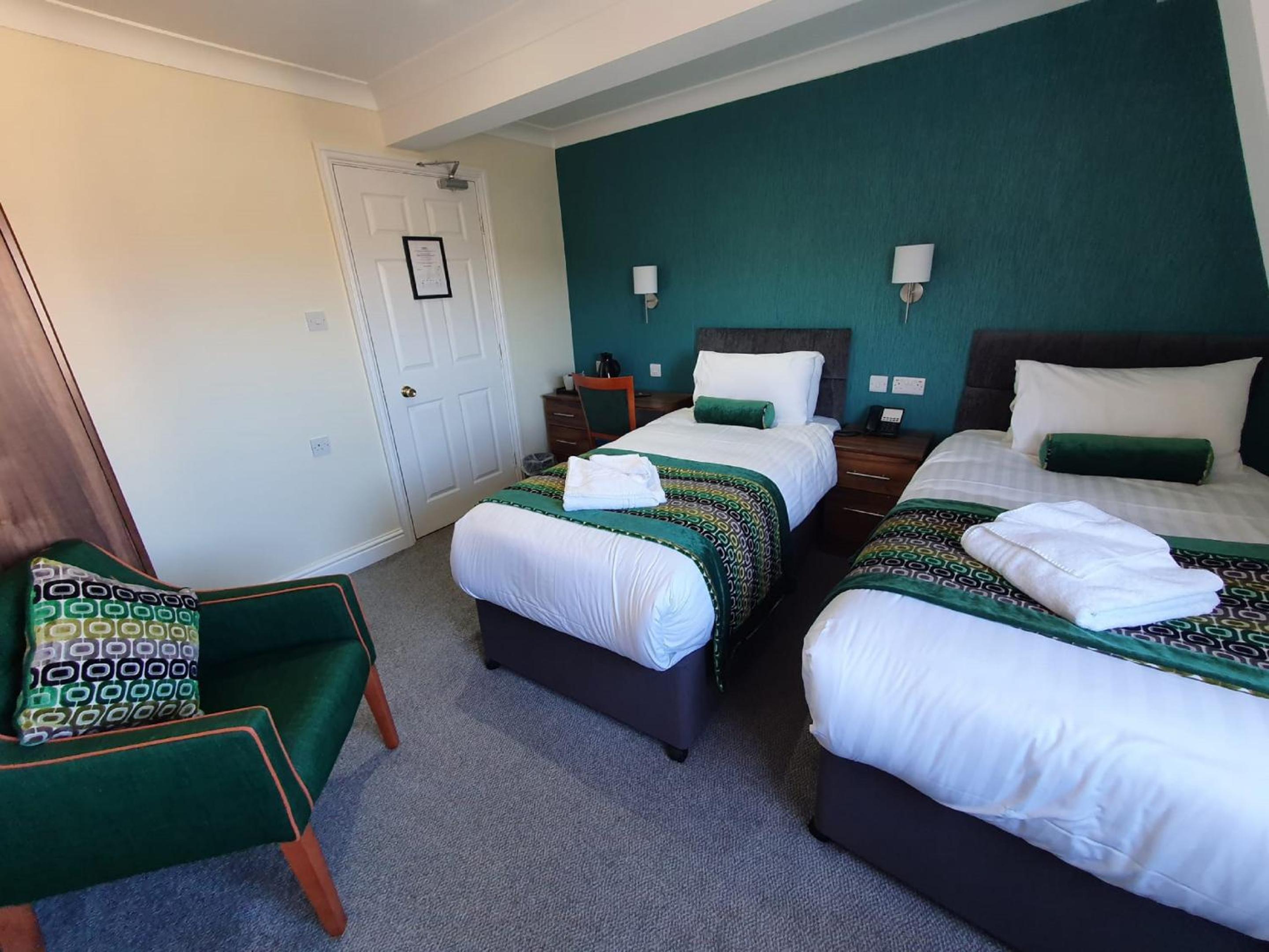 Twin Room - Photo 5