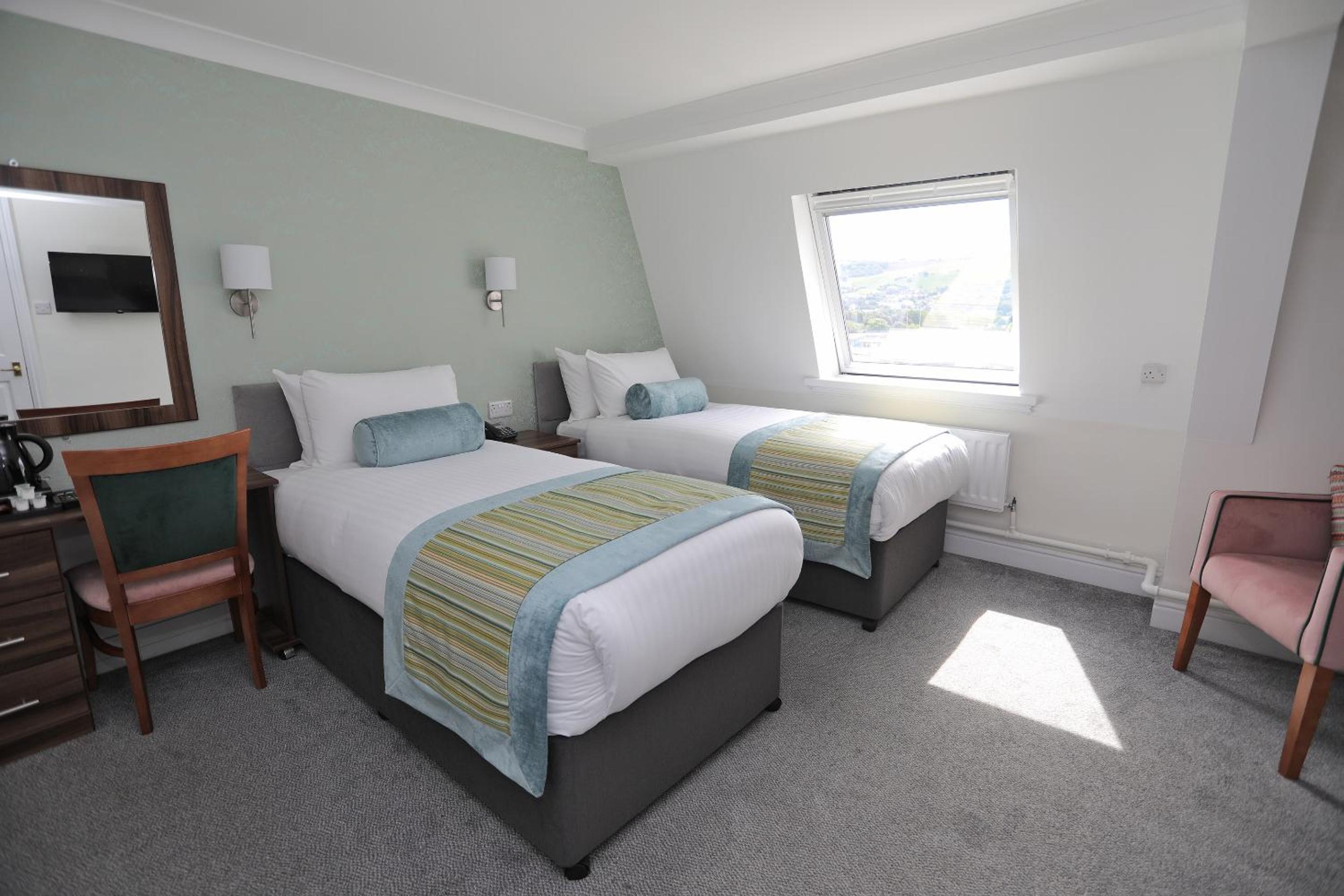 Twin Room - Photo 7