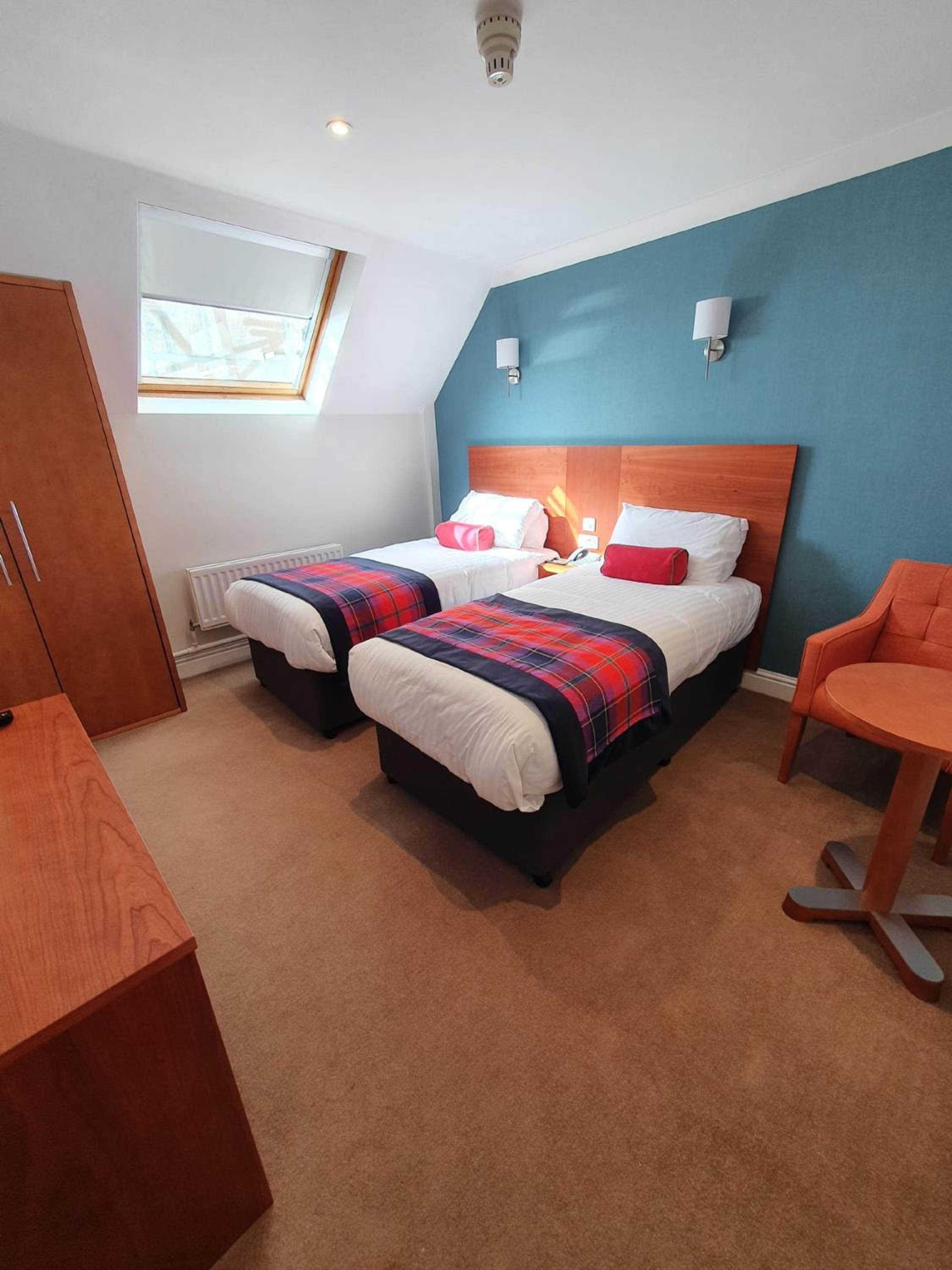Twin Room - Photo 9
