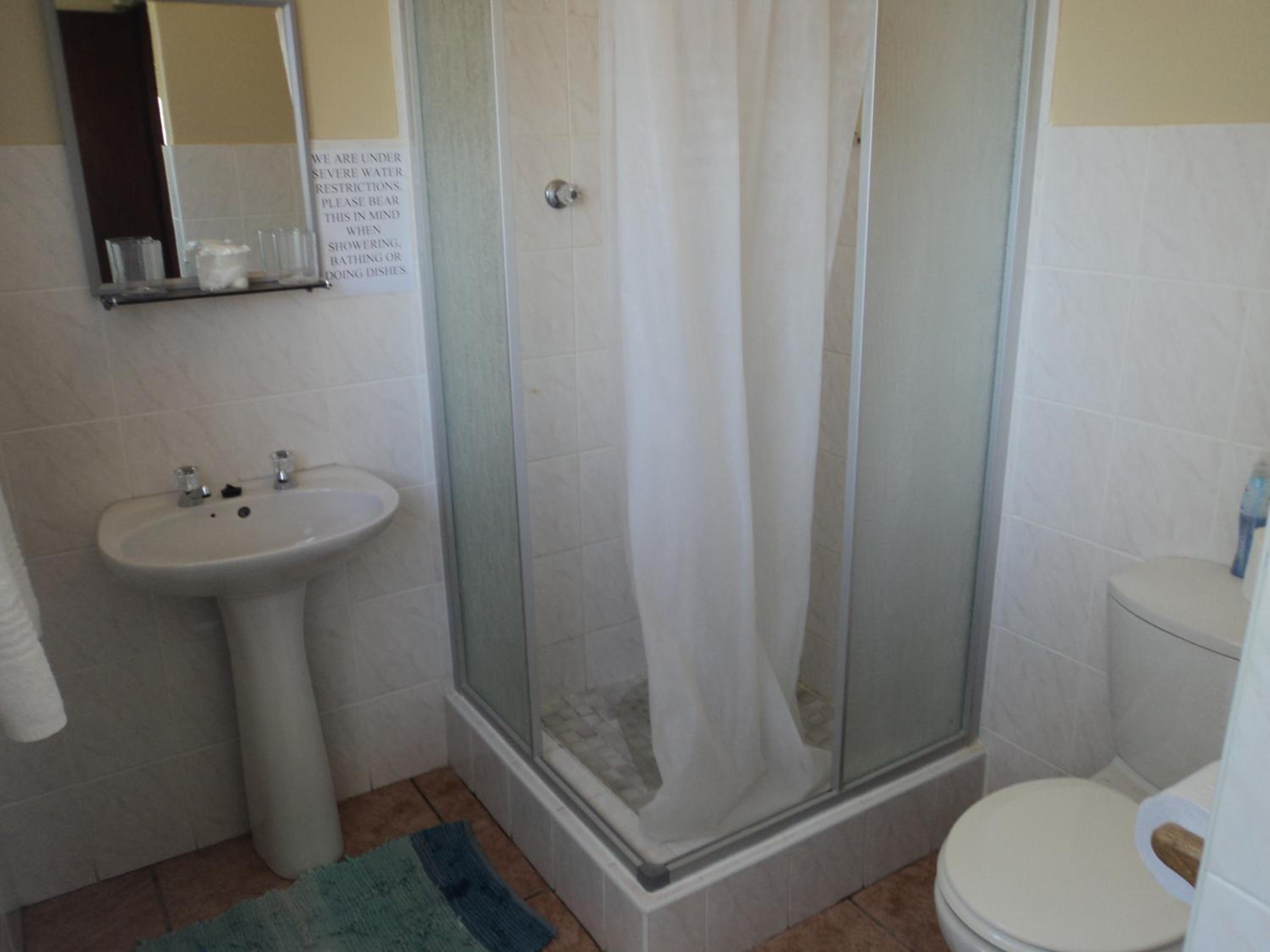 Standard Queen Room - Photo 4