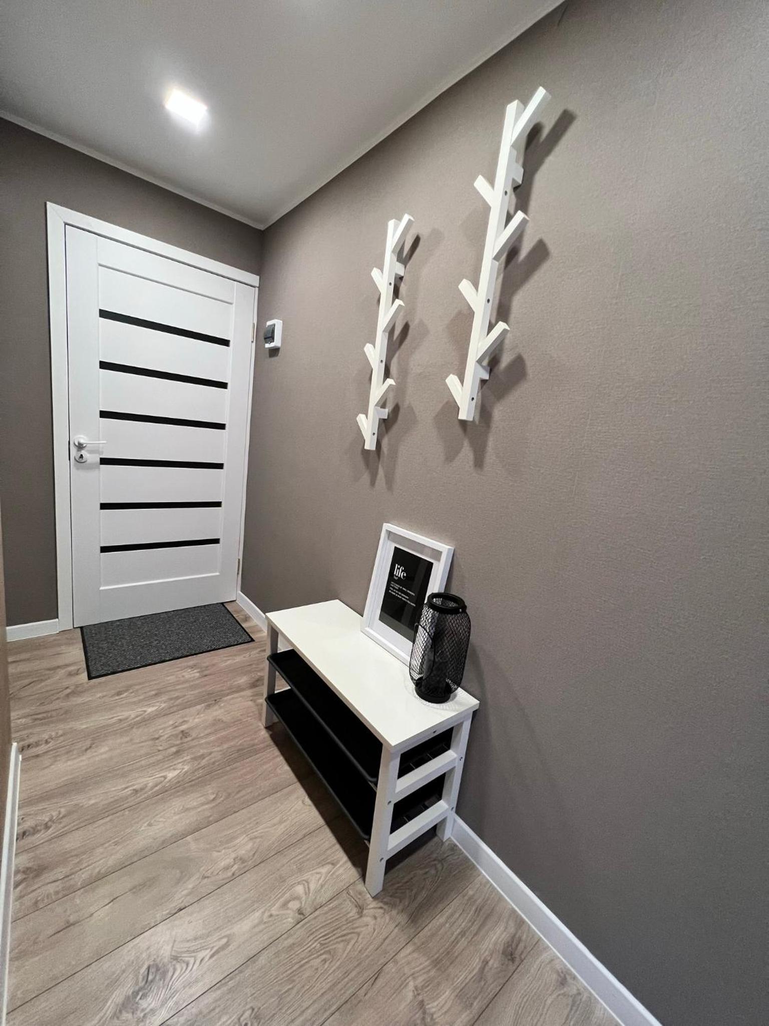One-Bedroom Apartment - Photo 2