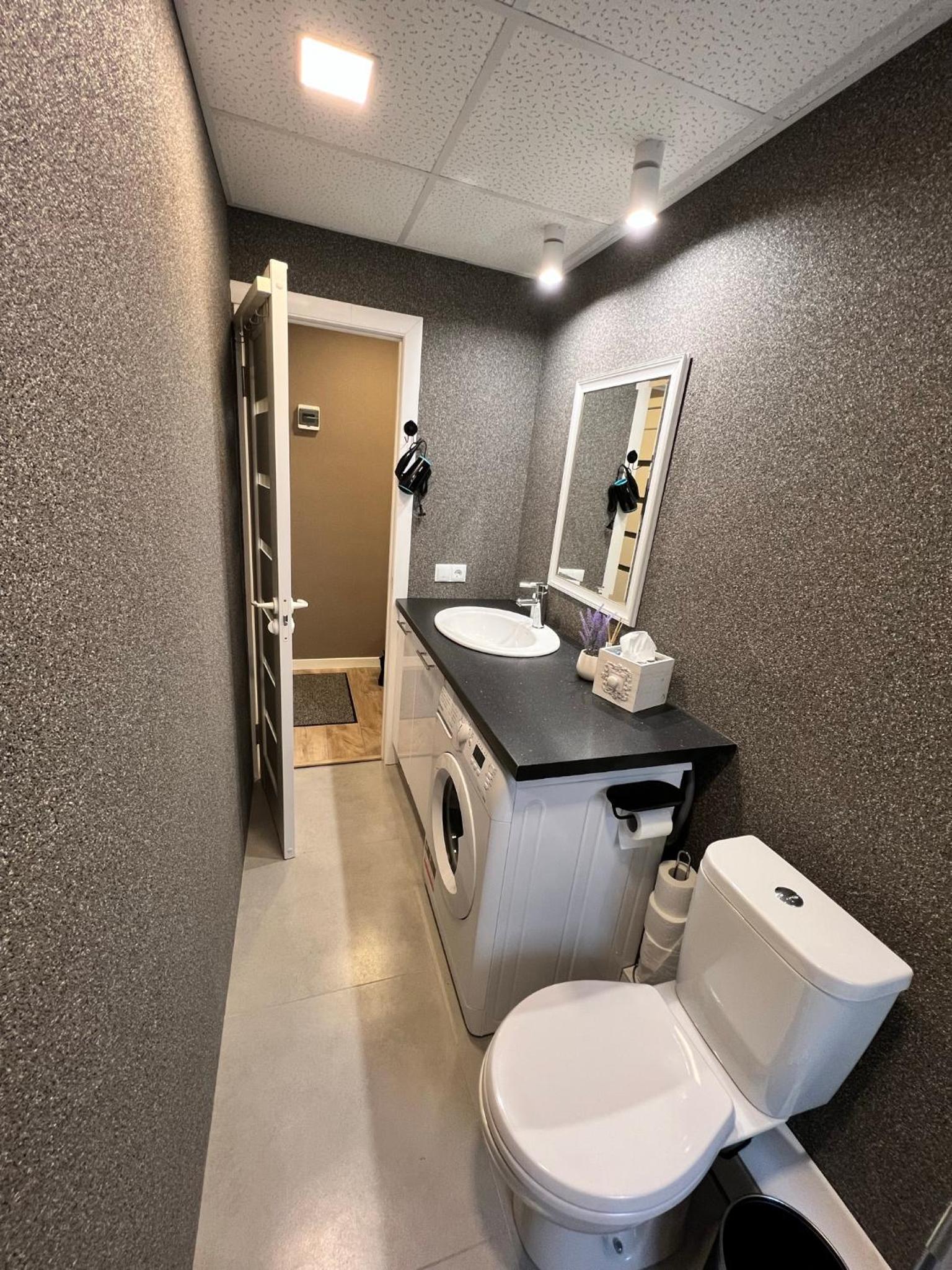 One-Bedroom Apartment - Photo 3