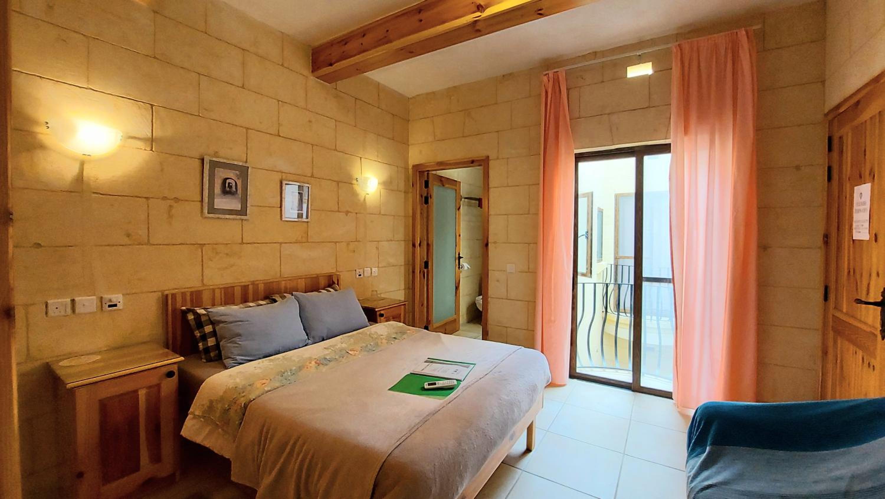 Doppelzimmer mit Balkon