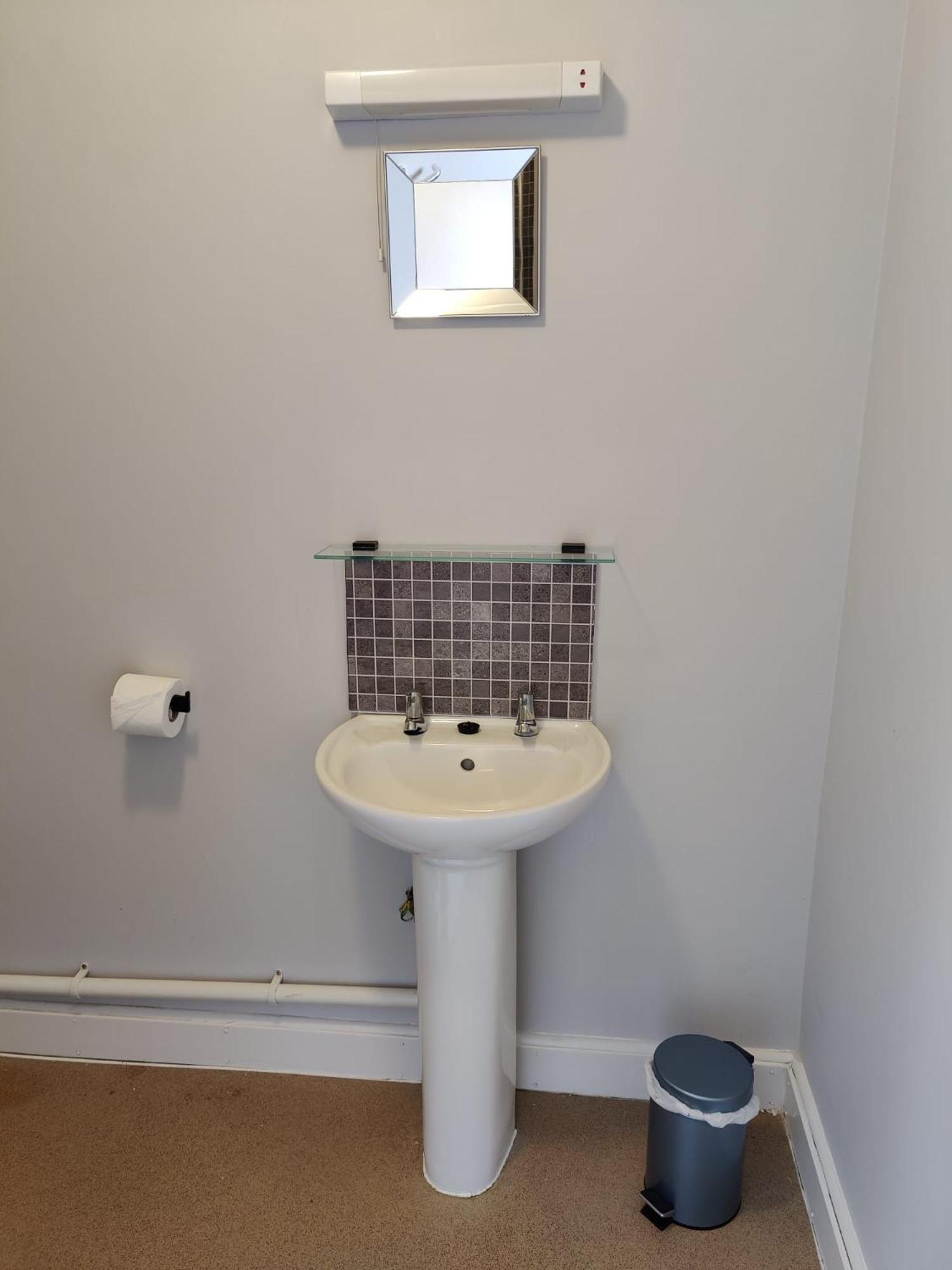 Twin Room - Photo 6