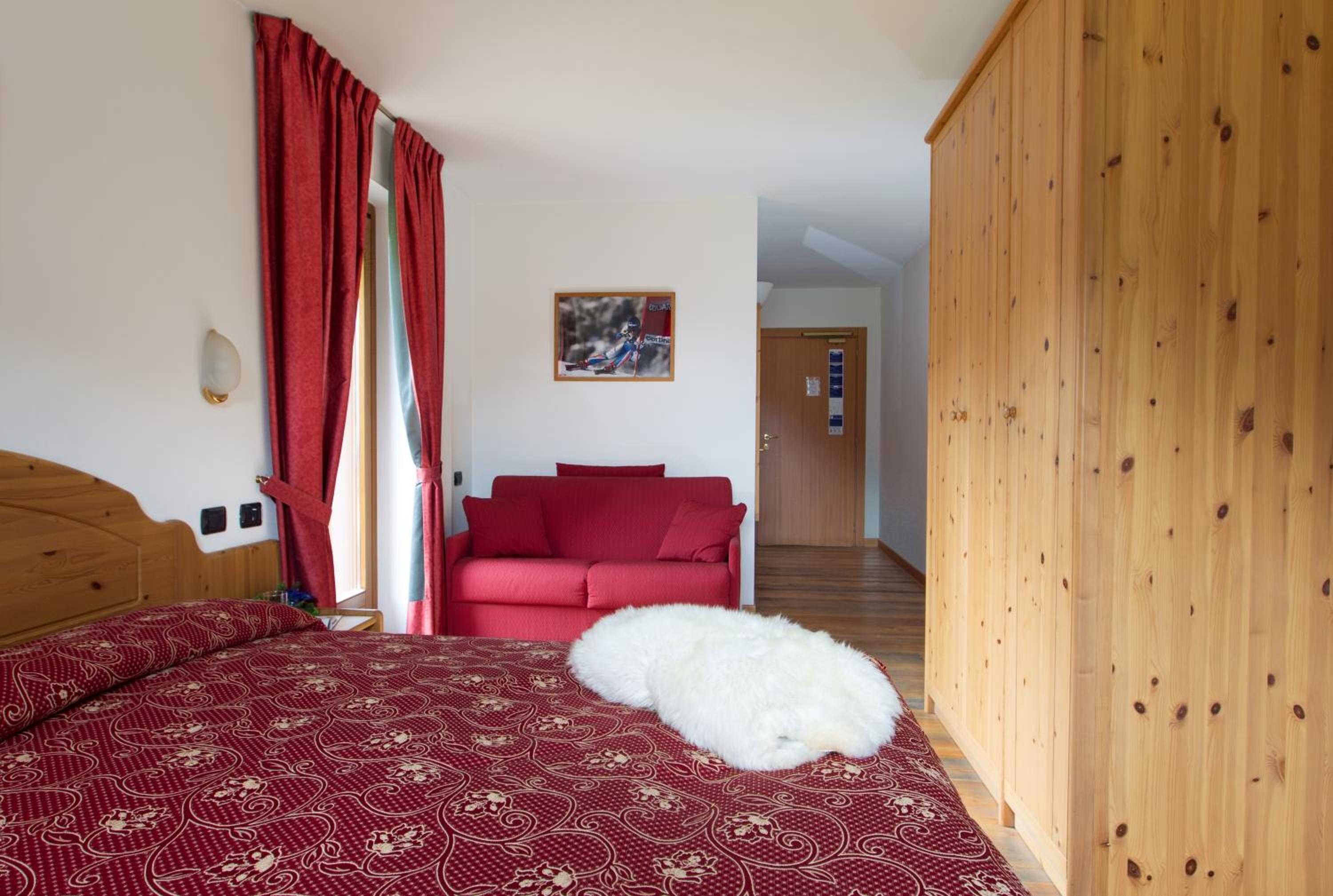 Double or Twin Room with Mountain View - Photo 1