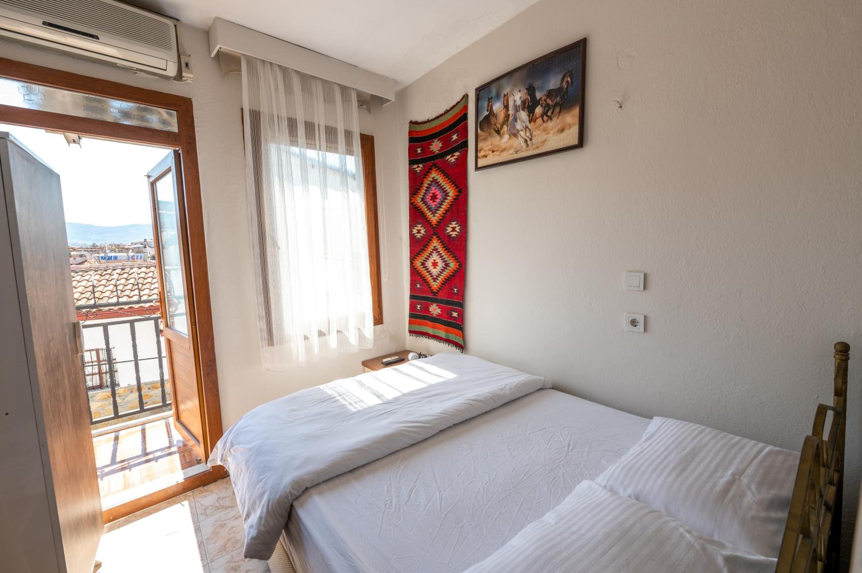 Budget Double Room - Photo 1