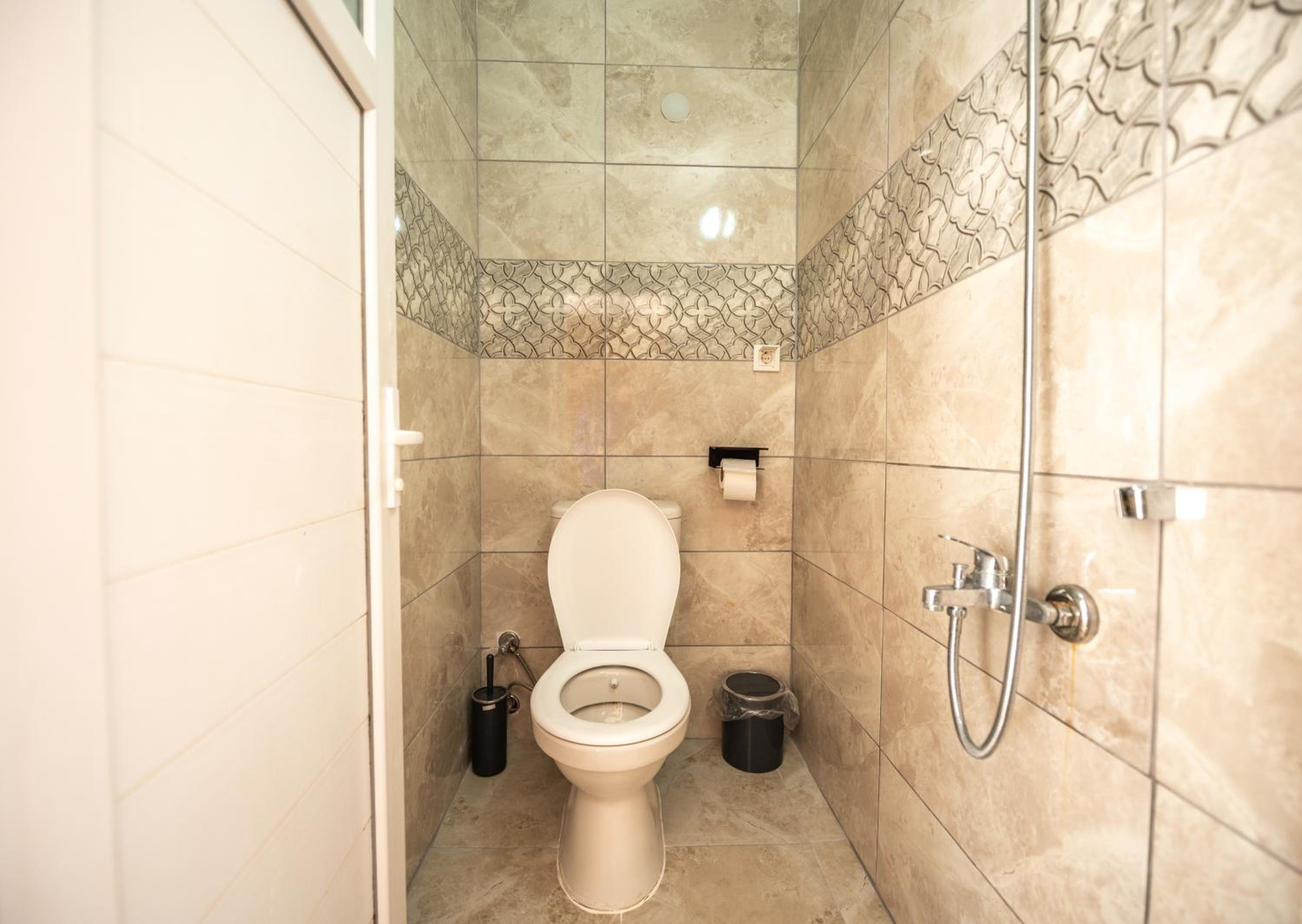 Budget Double Room - Photo 7