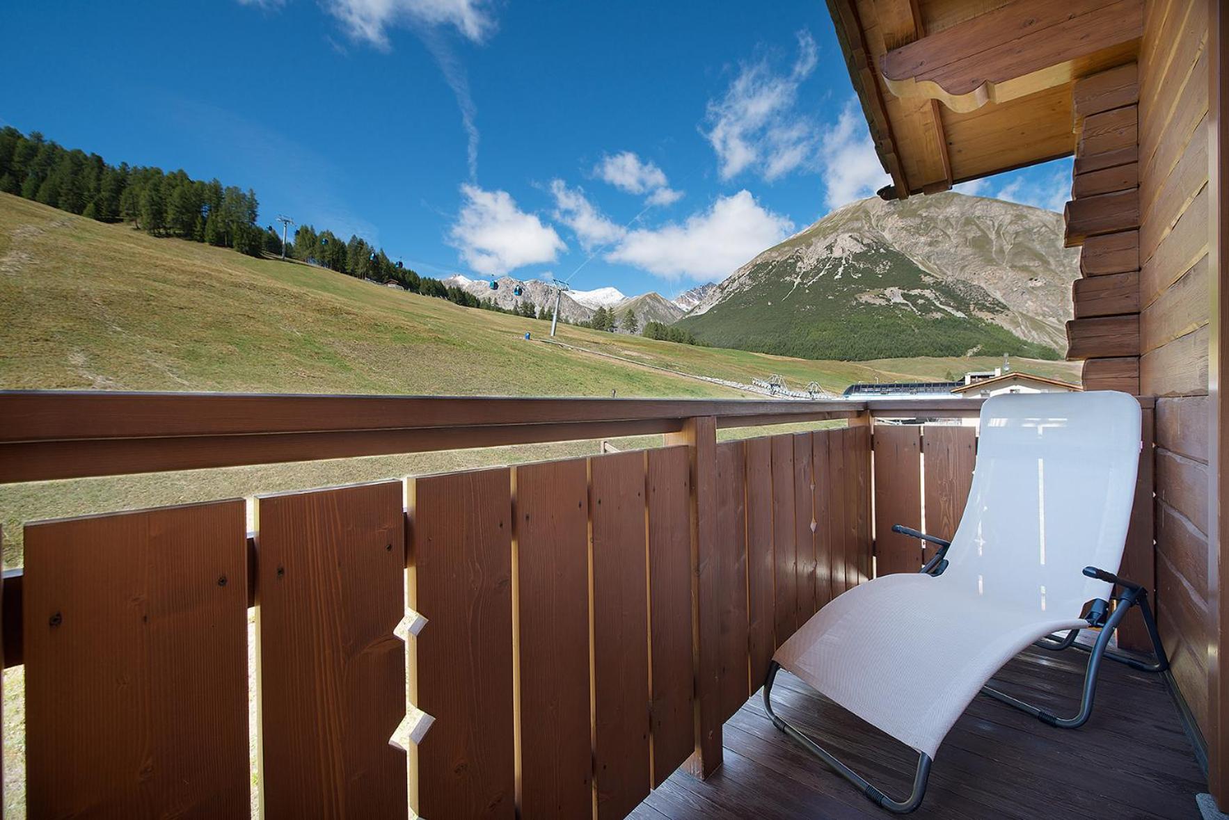 Double or Twin Room with Mountain View photo 3
