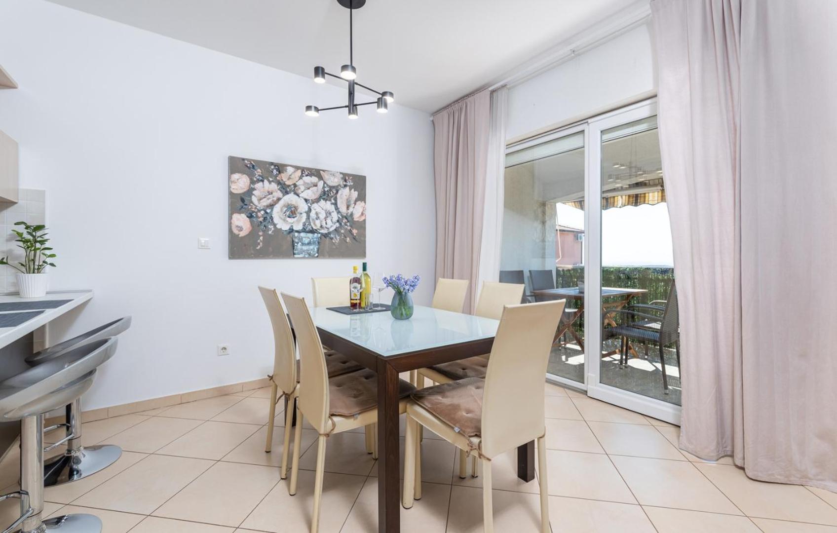 Apartment with Balcony photo 1