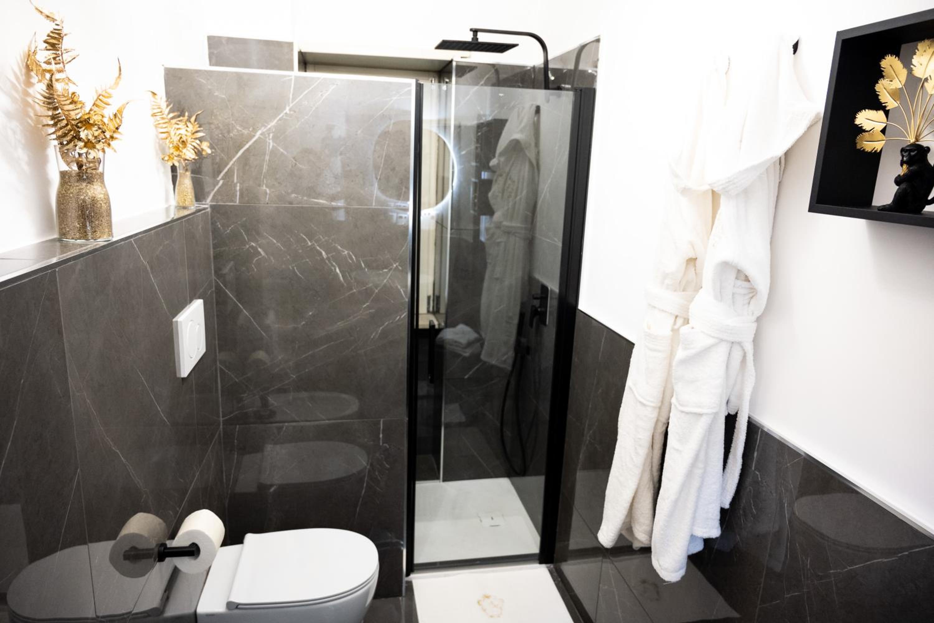 King Room with Spa Bath photo 2