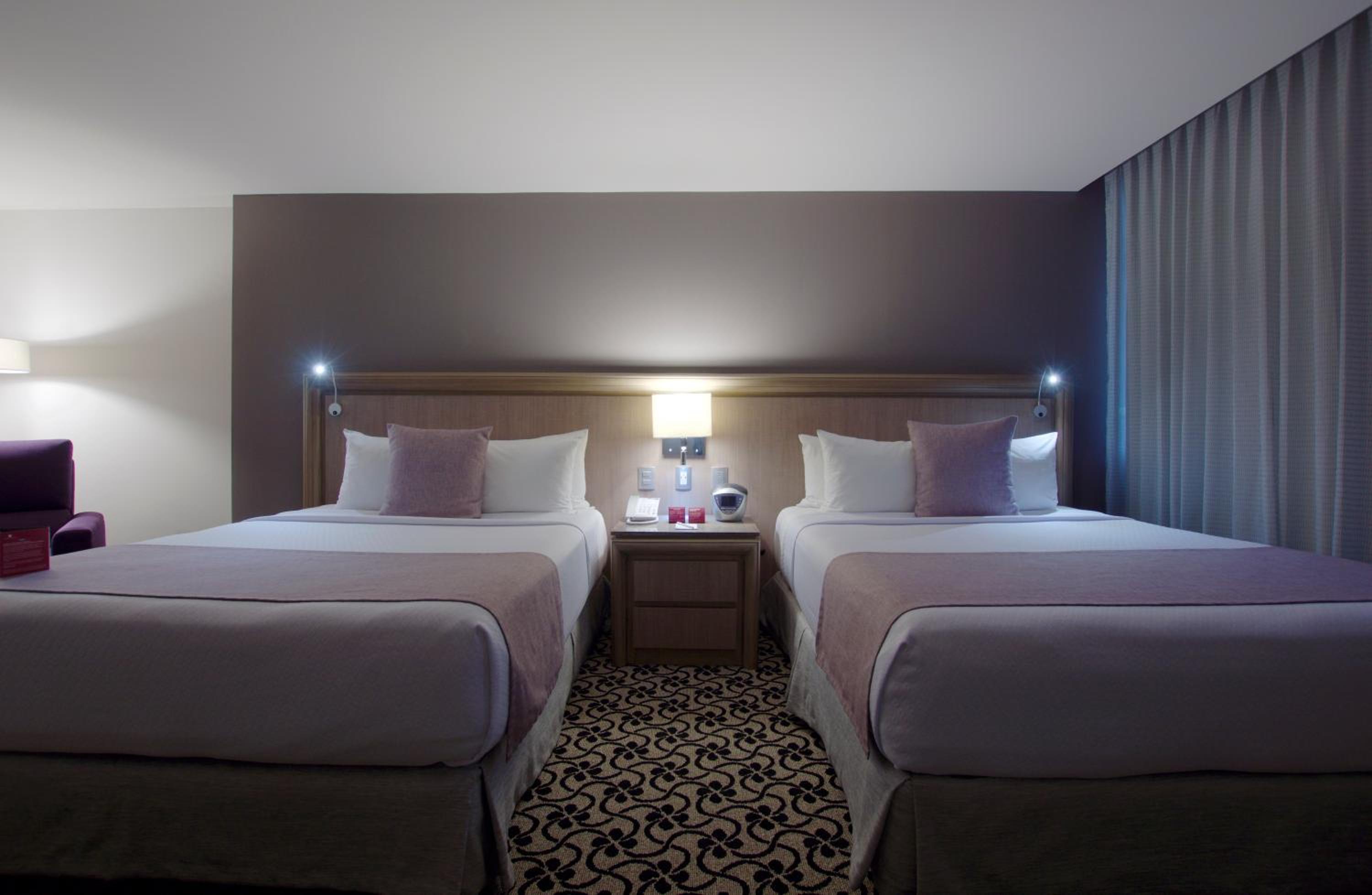 Standard Room with Two Queen Beds - Photo 3