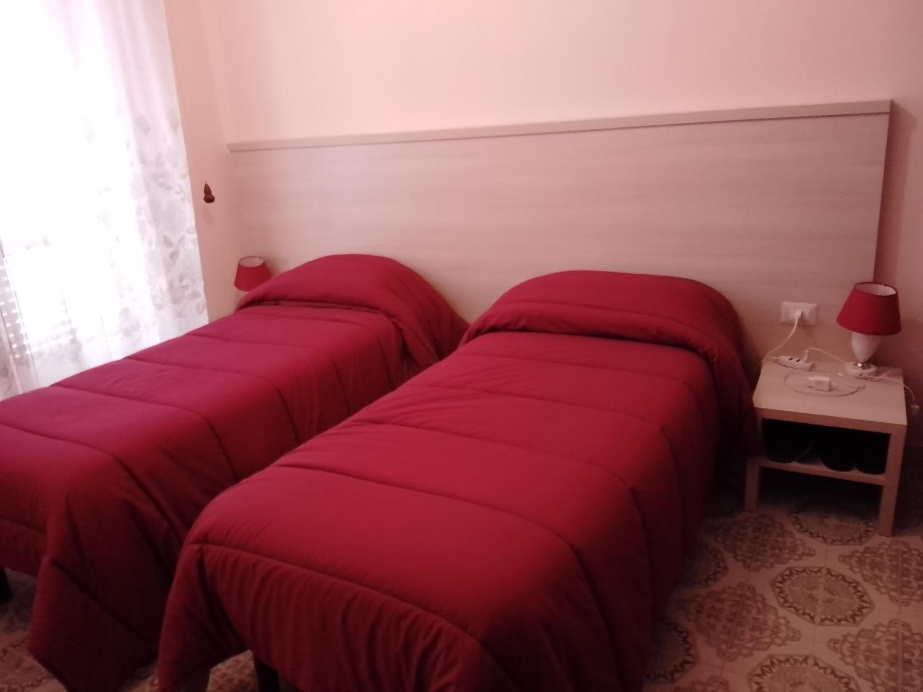 Twin Room - Photo 2