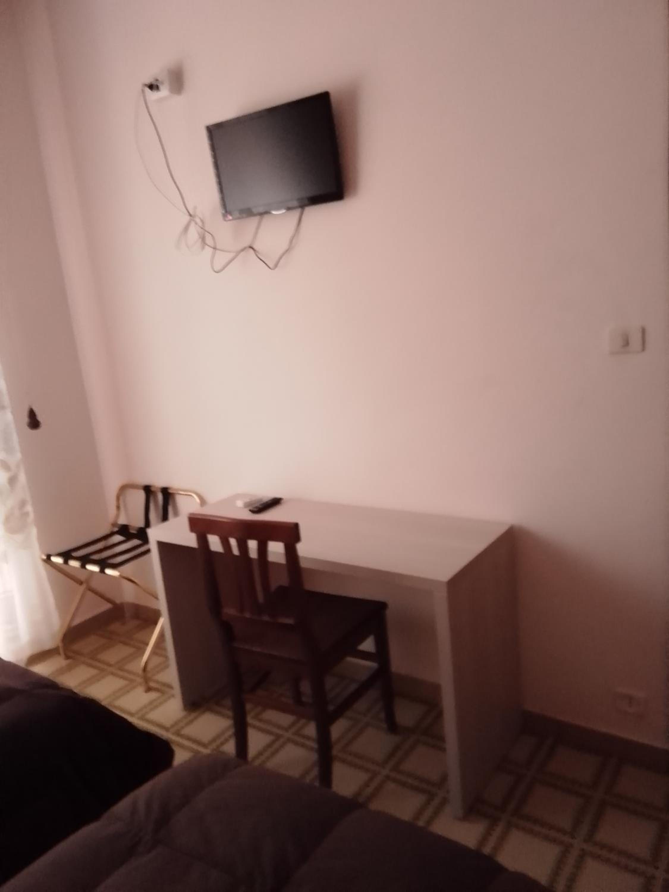 Twin Room - Photo 3