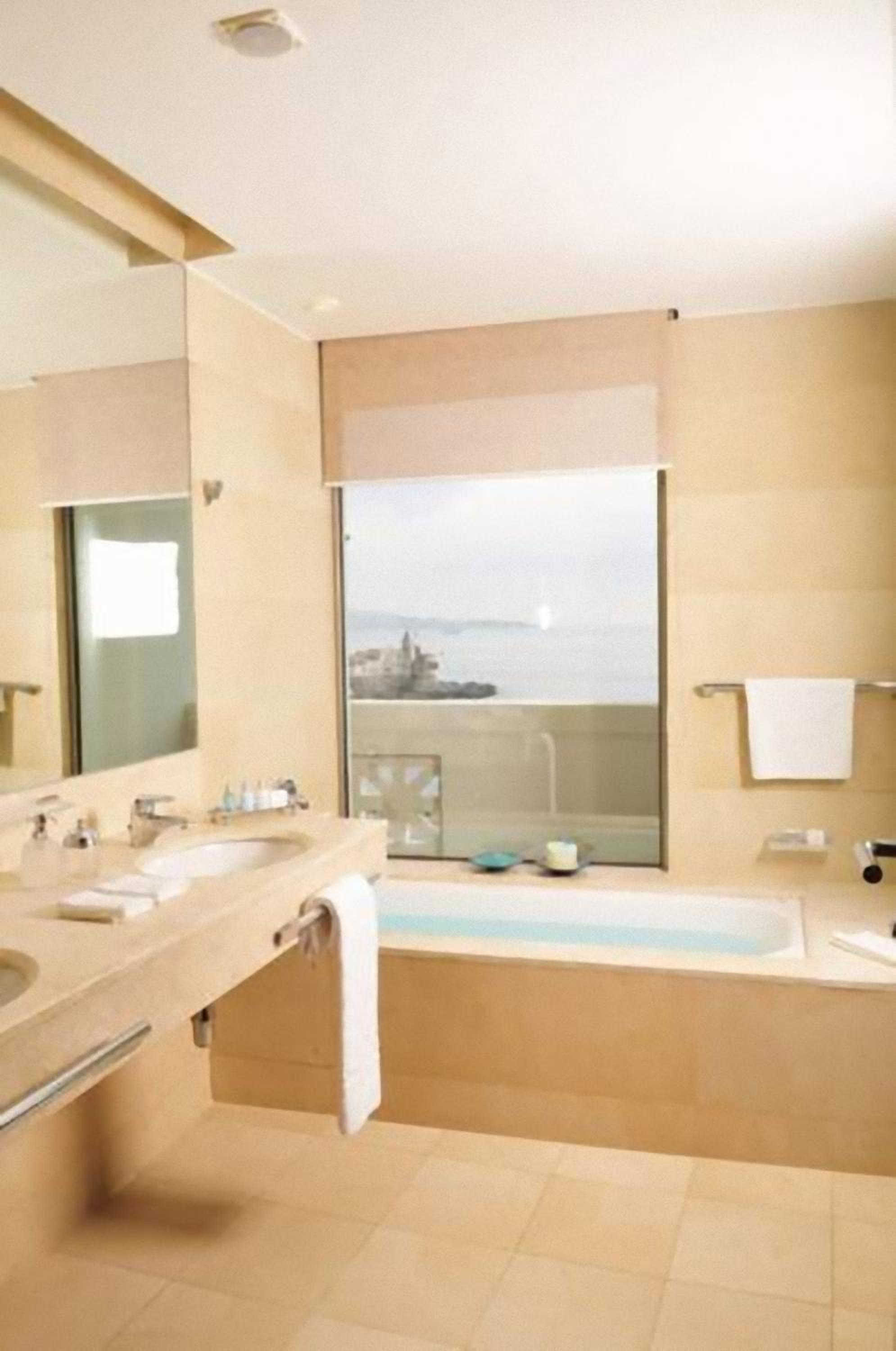 Superior Double Room - Non-Smoking - Photo 5