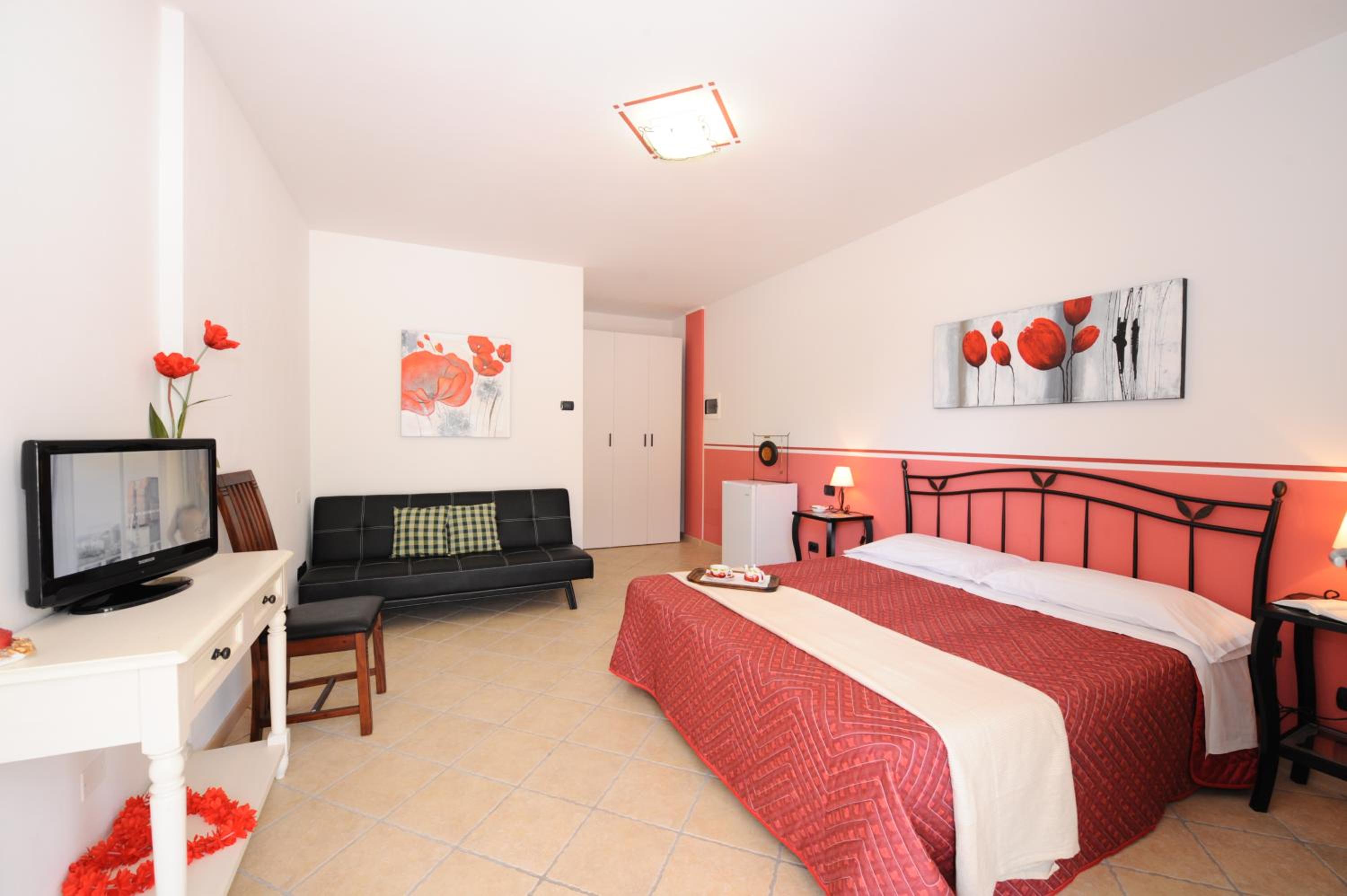 Triple Room with Private Bathroom - Photo 3