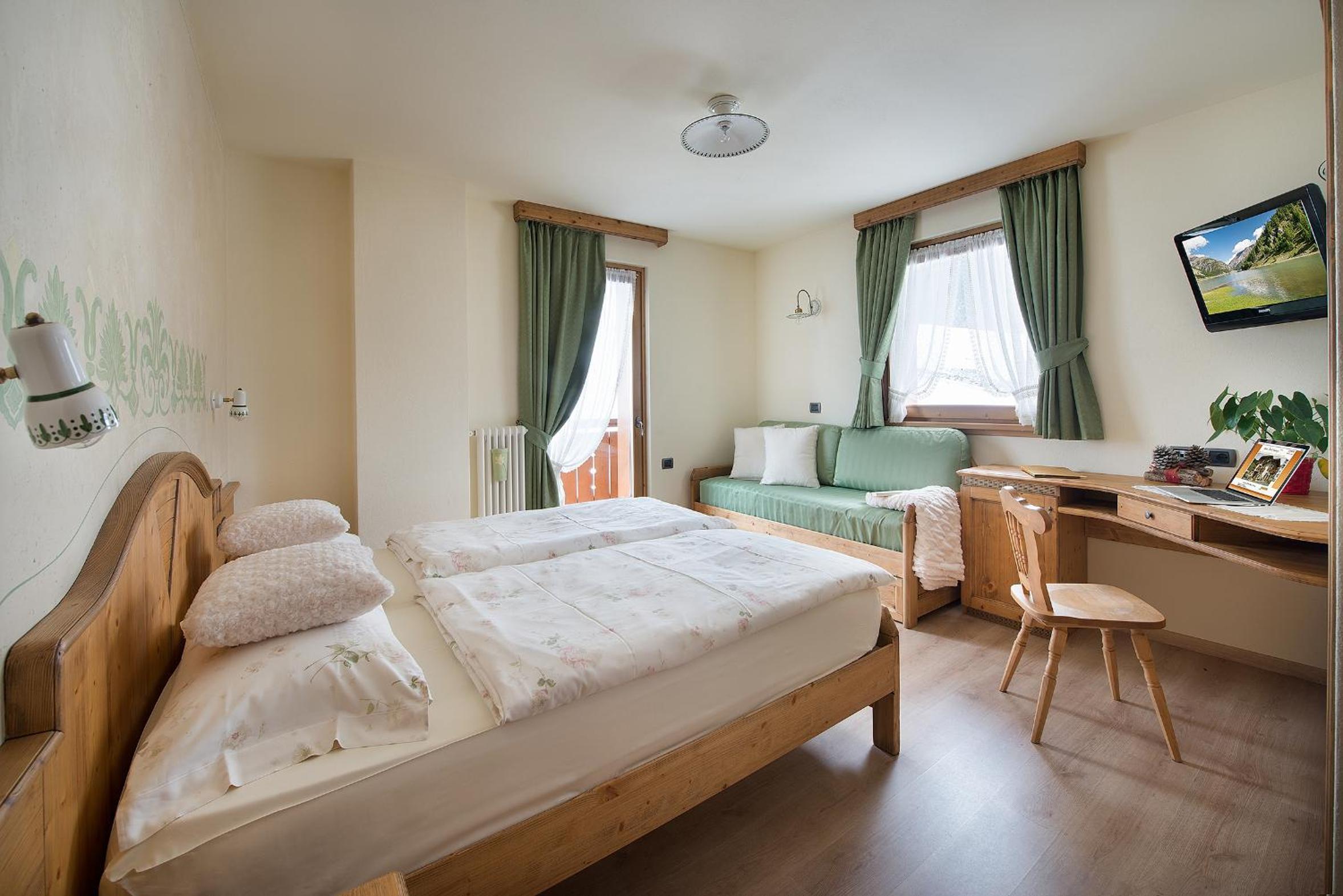 Double or Twin Room with Balcony photo 3