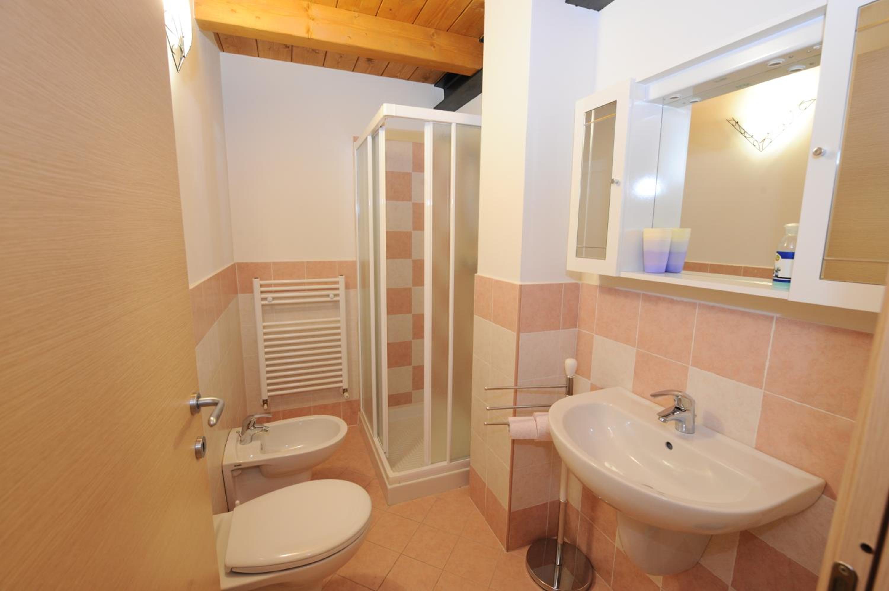 Triple Room with Private Bathroom - Photo 5