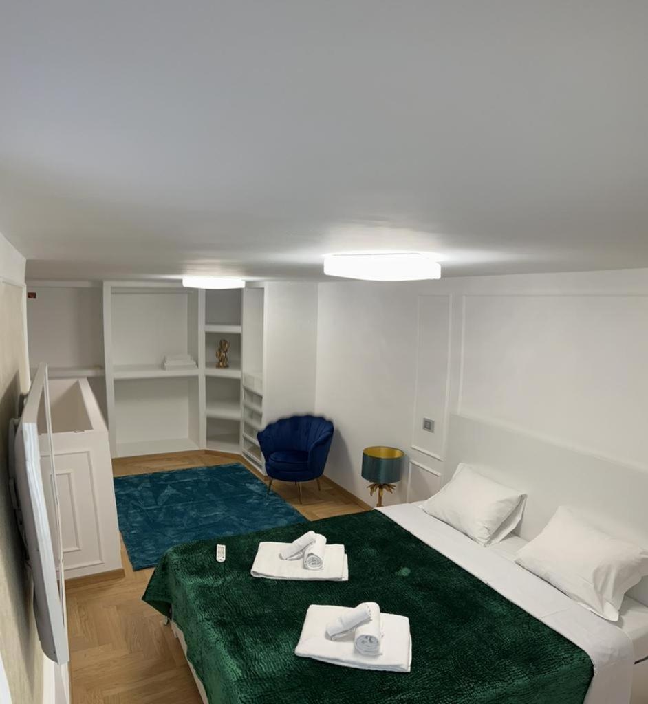 One-Bedroom Apartment photo 3